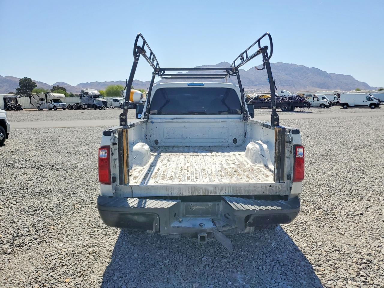 2008 Ford F250 Super Duty White vin: 1FTSX20568ED63865