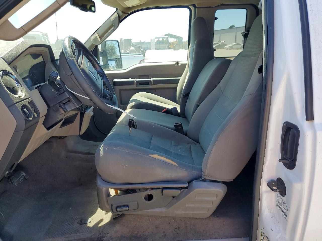 2009 Ford F250 Super Duty White vin: 1FTSX20569EB24124