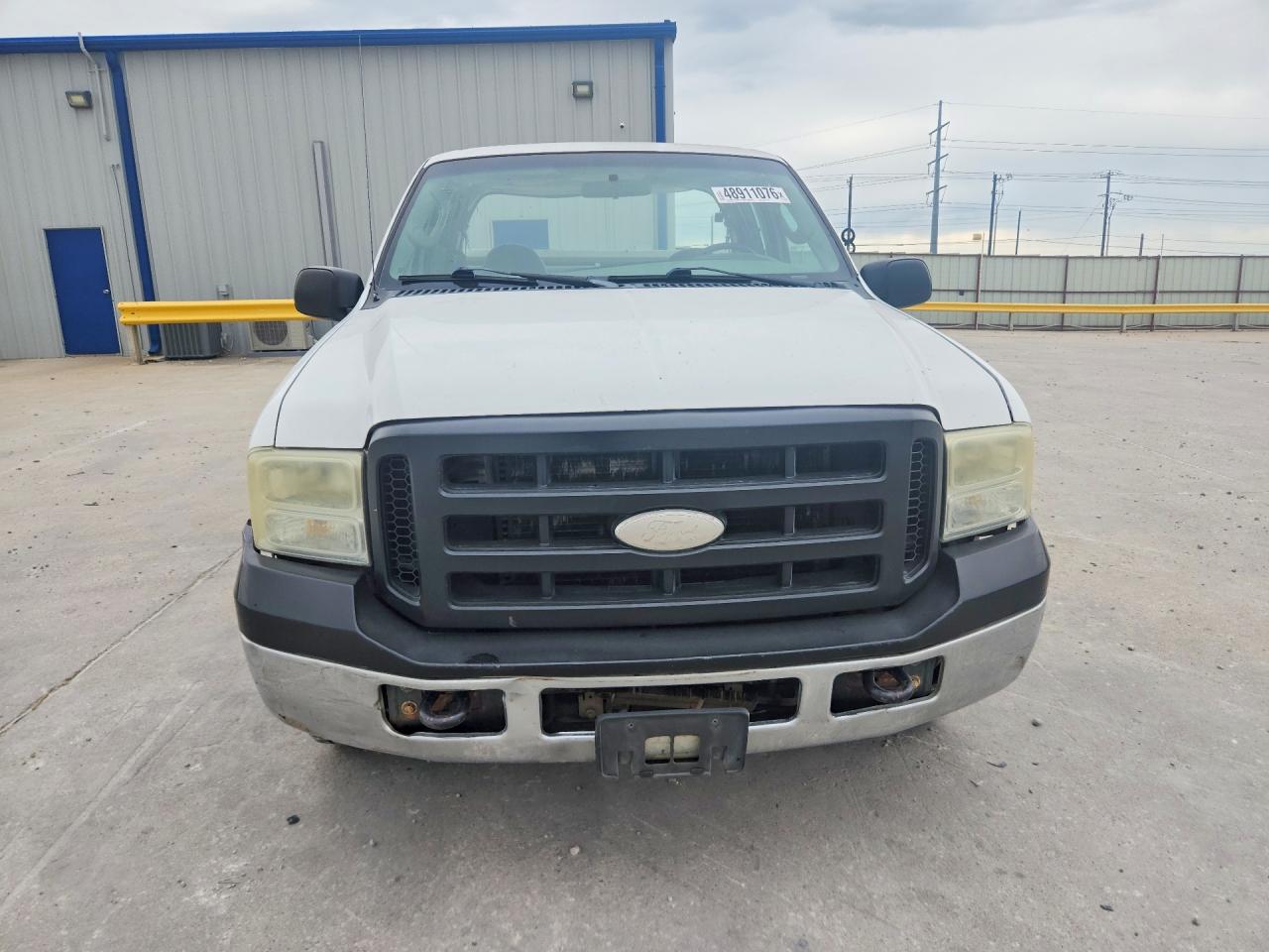 2006 Ford F250 Super Duty White vin: 1FTSX205X6EA37208
