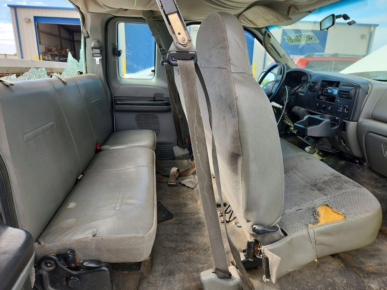 2006 Ford F250 Super Duty White vin: 1FTSX205X6EA37208