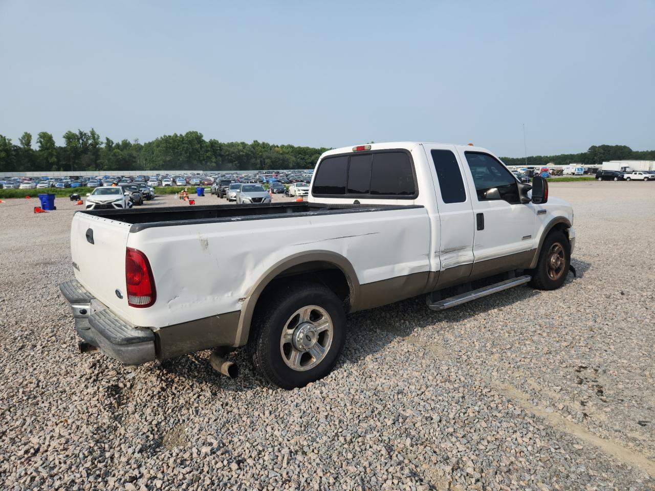 2005 Ford F250 Super Duty White vin: 1FTSX20P45EC28218 Damage: Right Rear Door, Severe Damage, Replacement Required