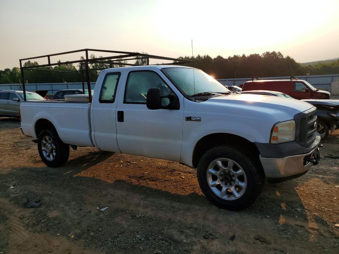 2005 Ford F250 Super Duty White vin: 1FTSX21515EC76658
