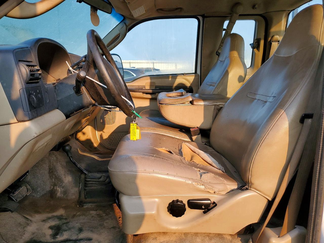 2005 Ford F250 Super Duty White vin: 1FTSX21515EC76658