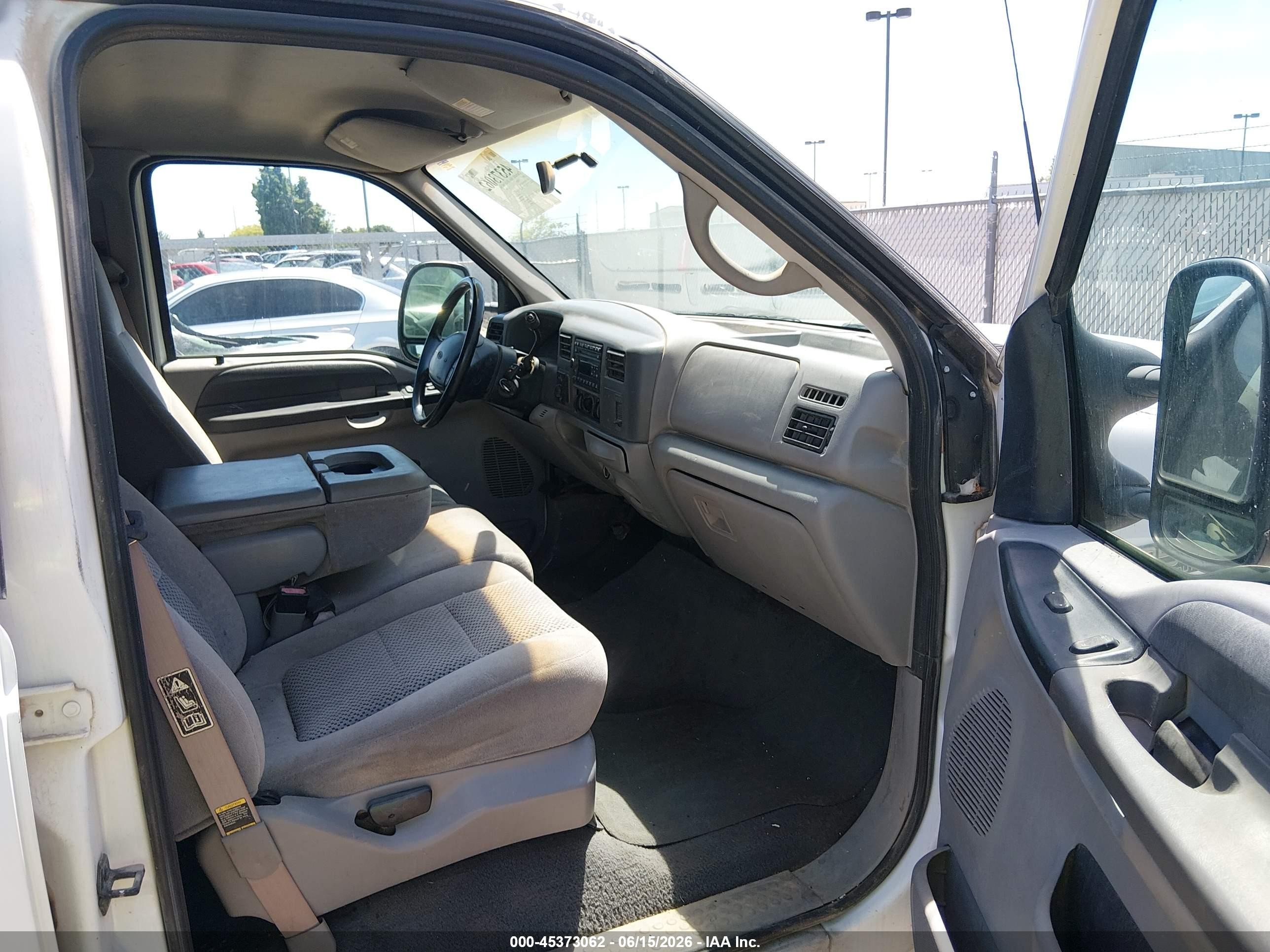 2005 Ford F-250 Lariat/xl/xlt White vin: 1FTSX21545EC73818