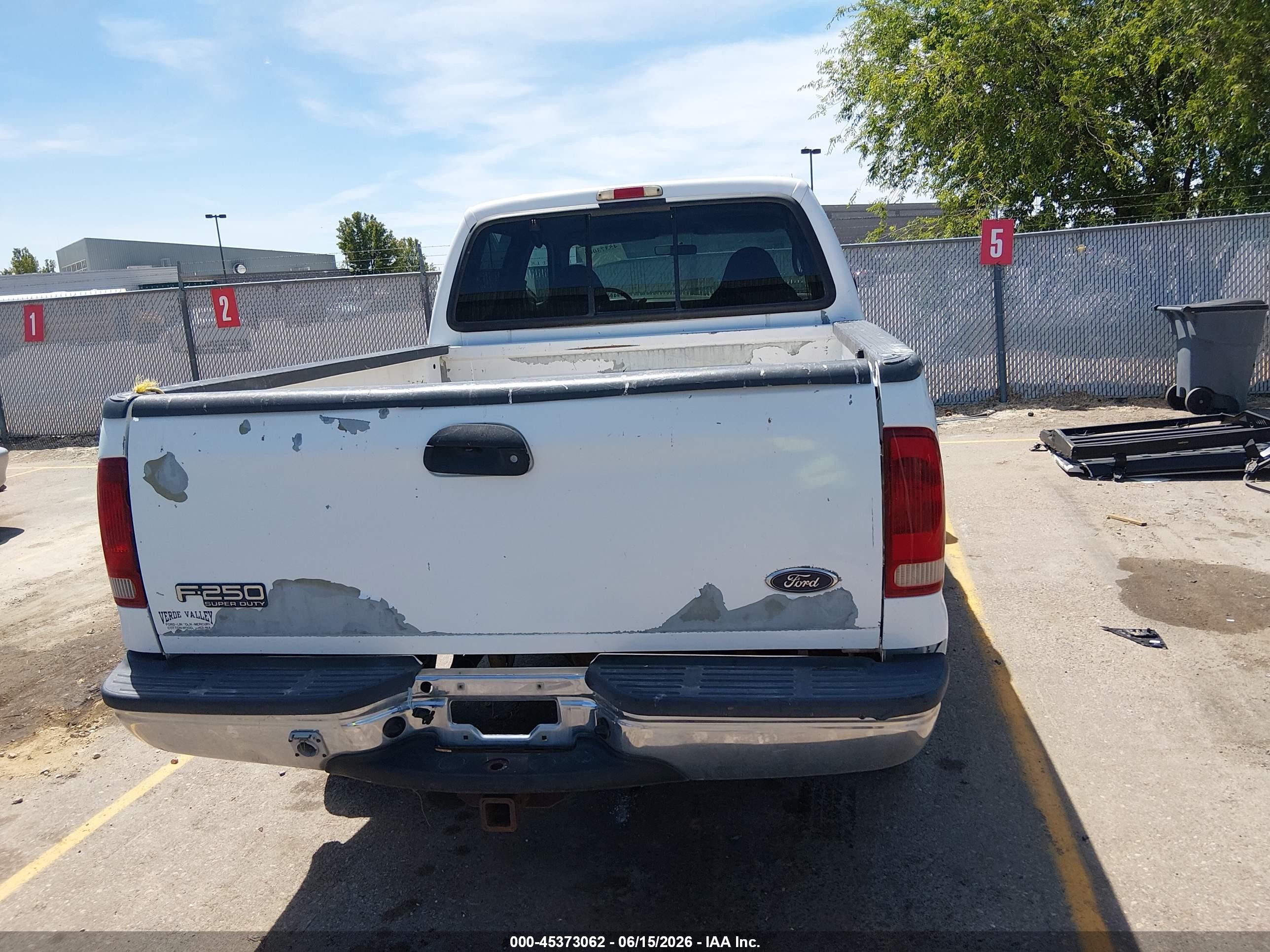 2005 Ford F-250 Lariat/xl/xlt White vin: 1FTSX21545EC73818