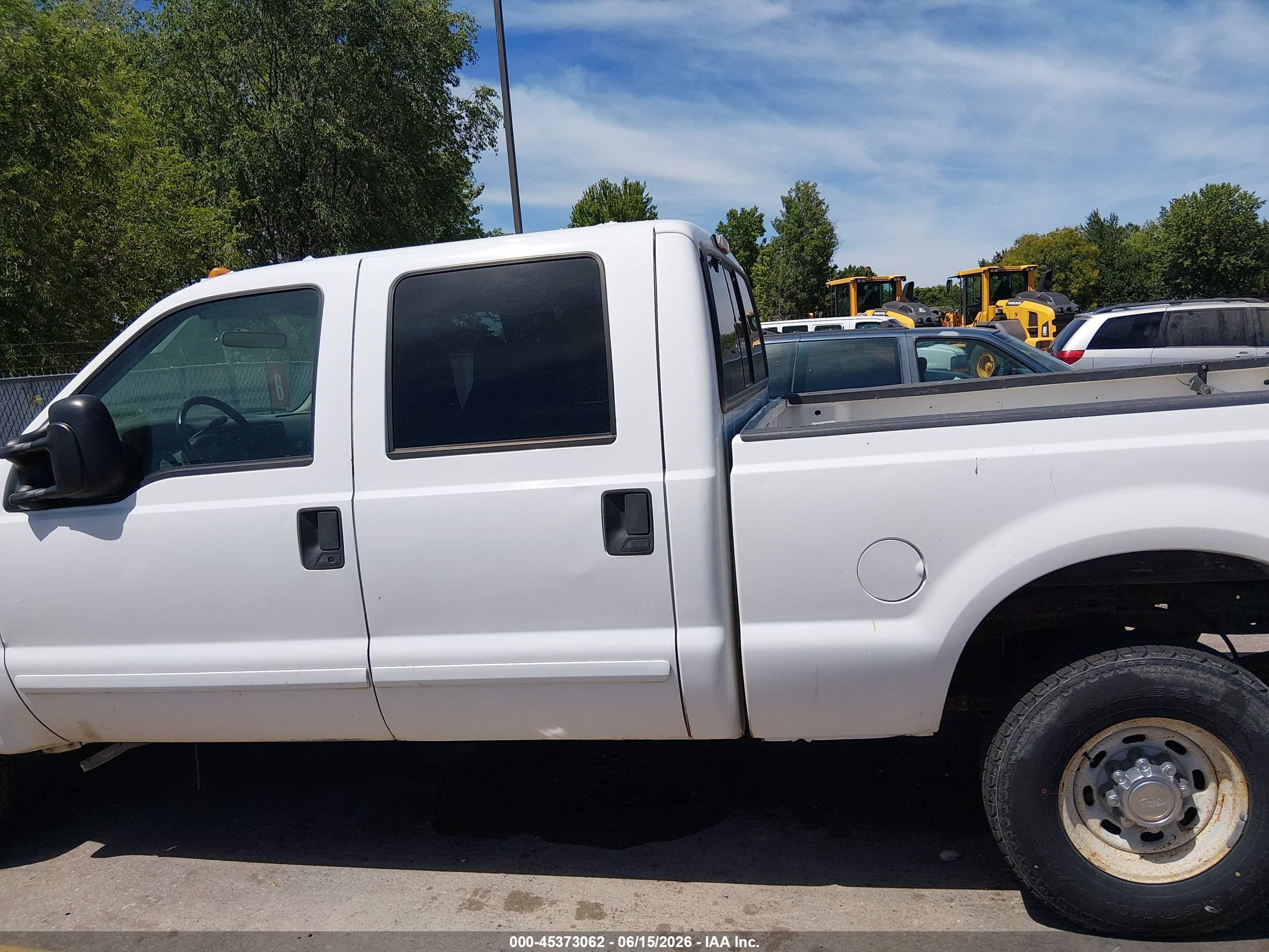 2005 Ford F-250 Lariat/xl/xlt White vin: 1FTSX21545EC73818