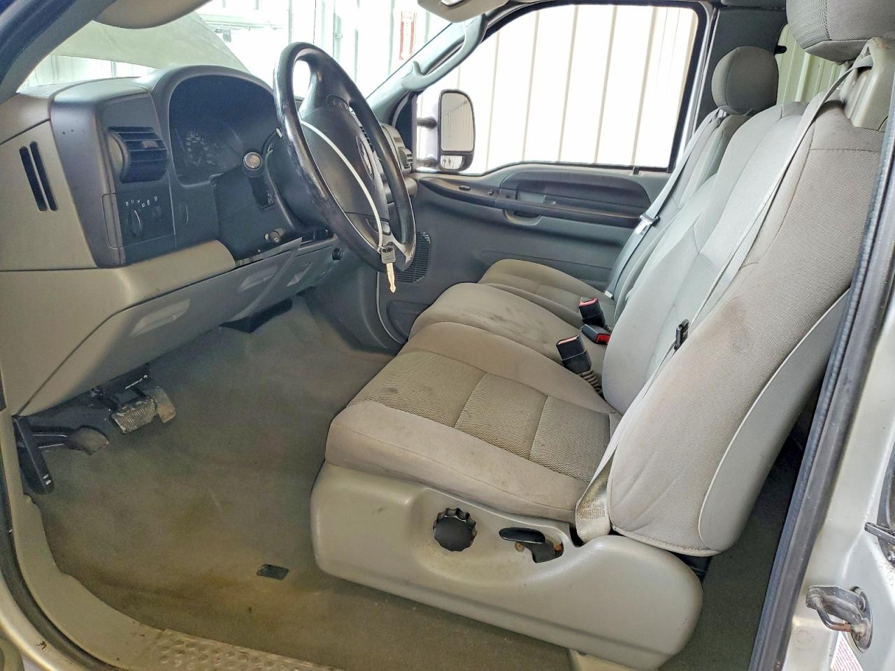 2005 Ford F250 Super Duty Silver vin: 1FTSX21565ED00081