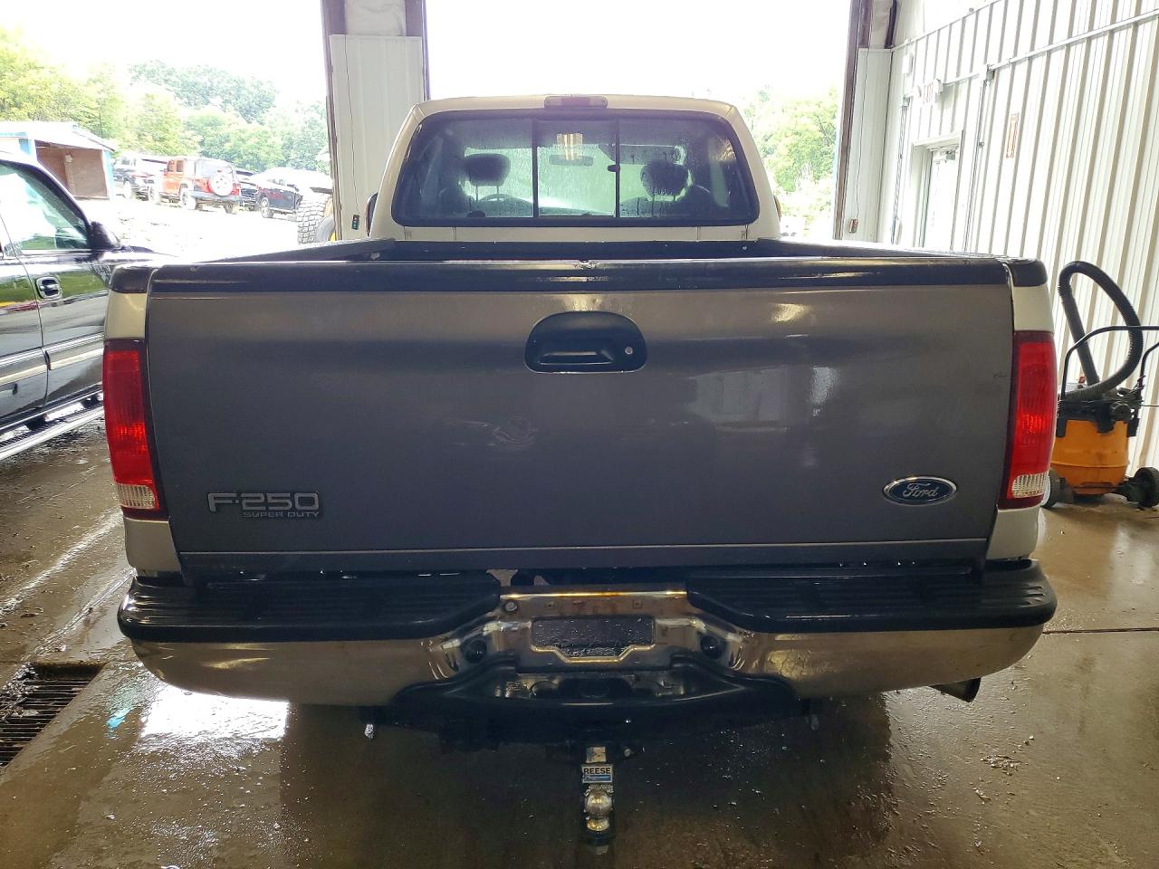 2005 Ford F250 Super Duty Silver vin: 1FTSX21565ED00081