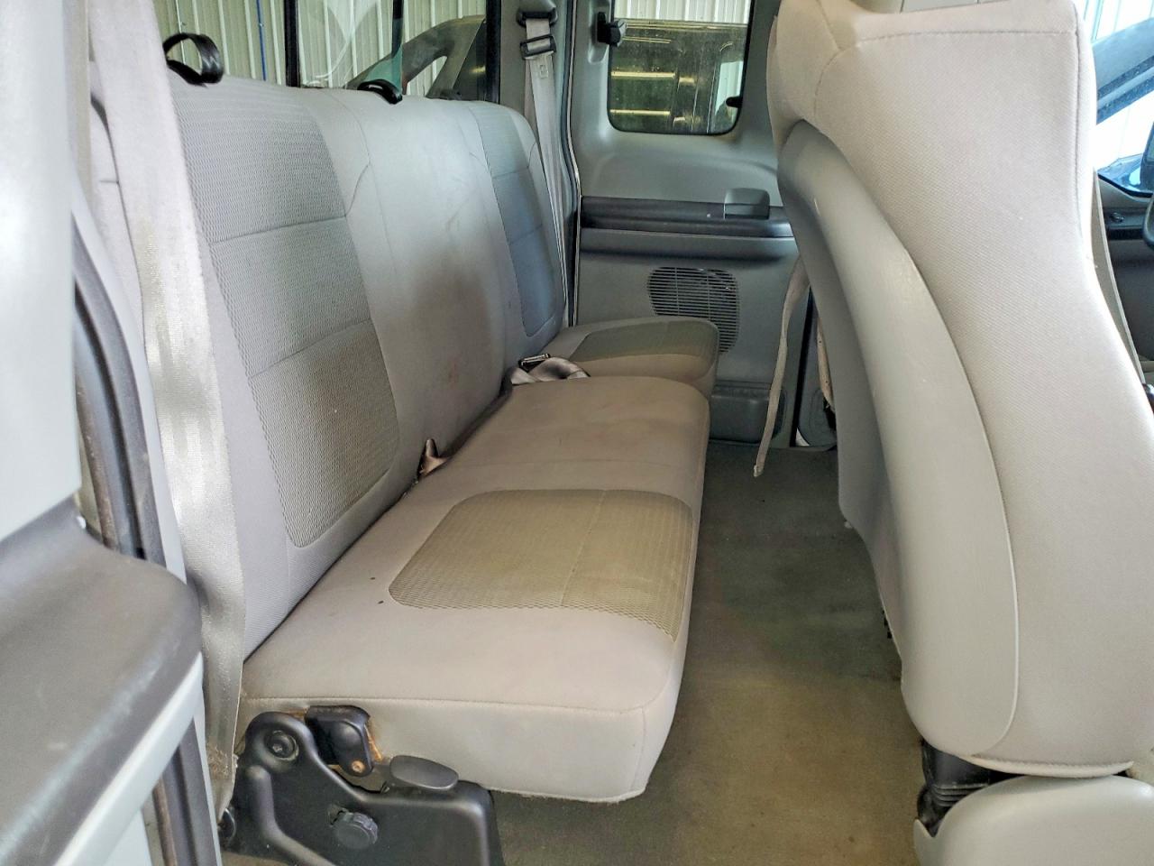2005 Ford F250 Super Duty Silver vin: 1FTSX21565ED00081