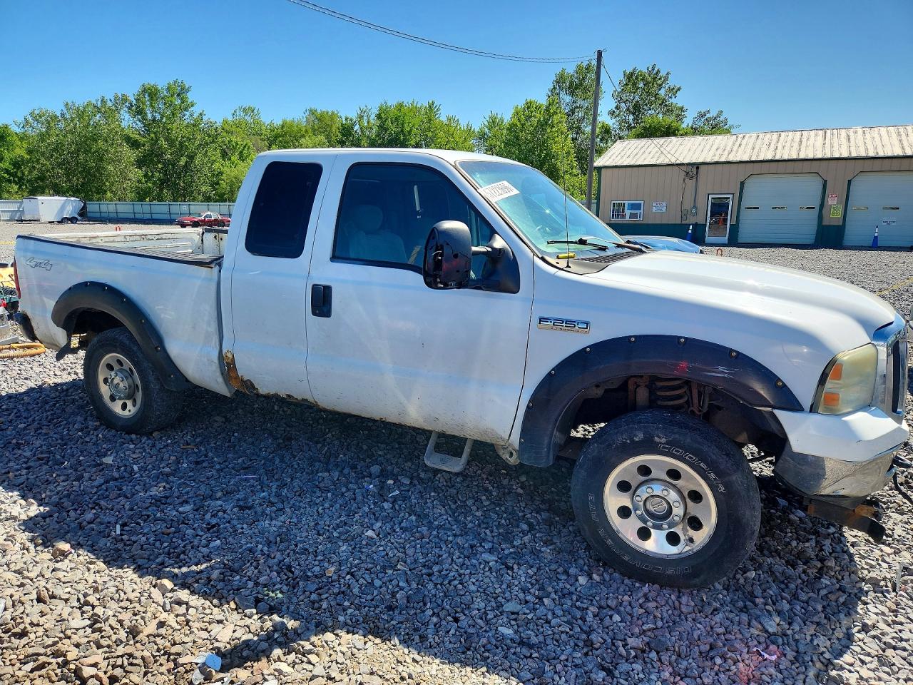 2005 Ford F250 Super Duty White vin: 1FTSX21575ED17410