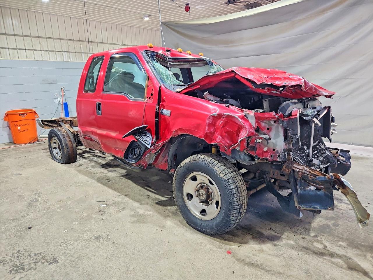 2005 Ford F250 Super Duty Red vin: 1FTSX21595EB98971