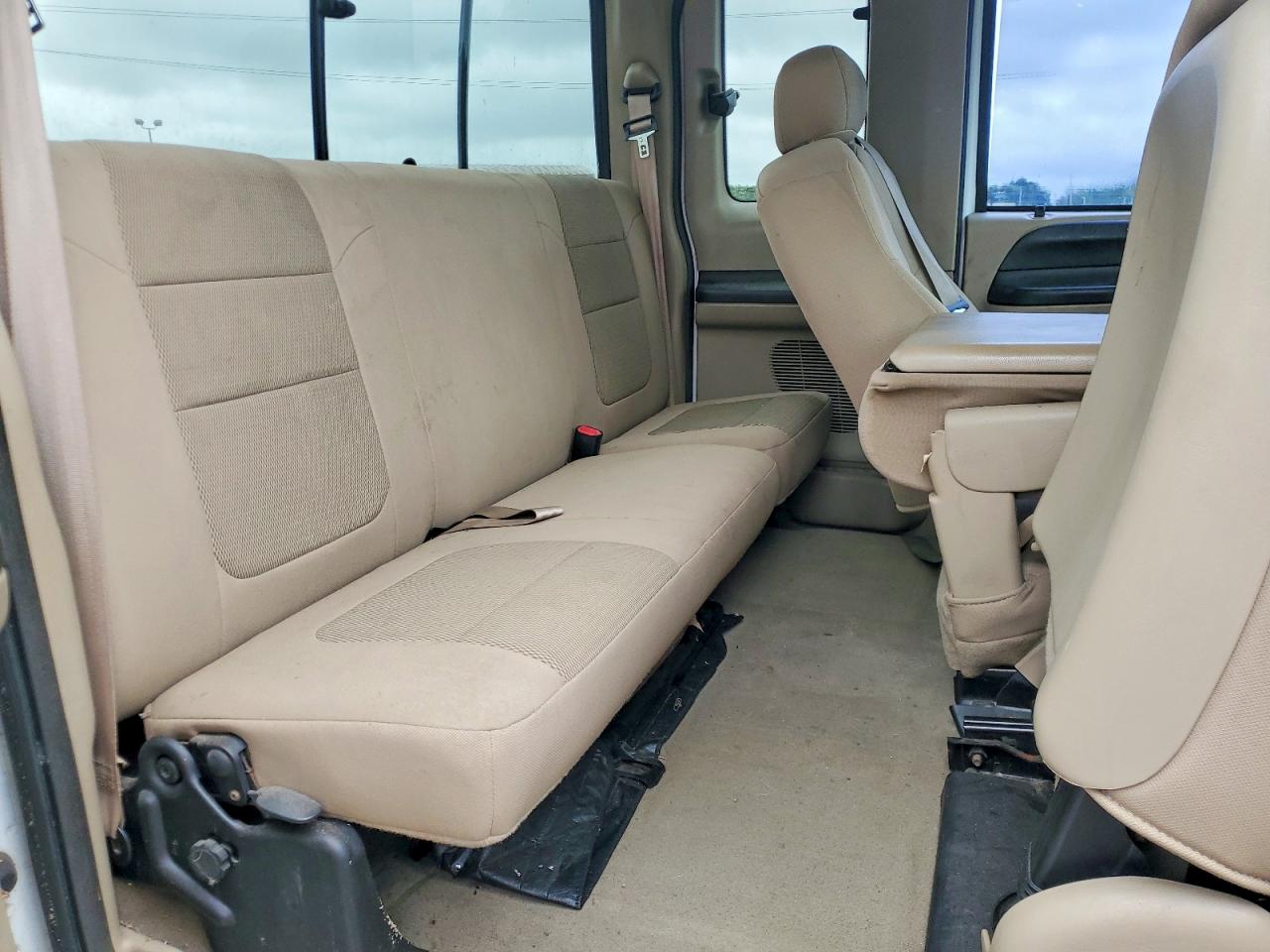 2005 Ford F250 Super Duty White vin: 1FTSX21595EC26087