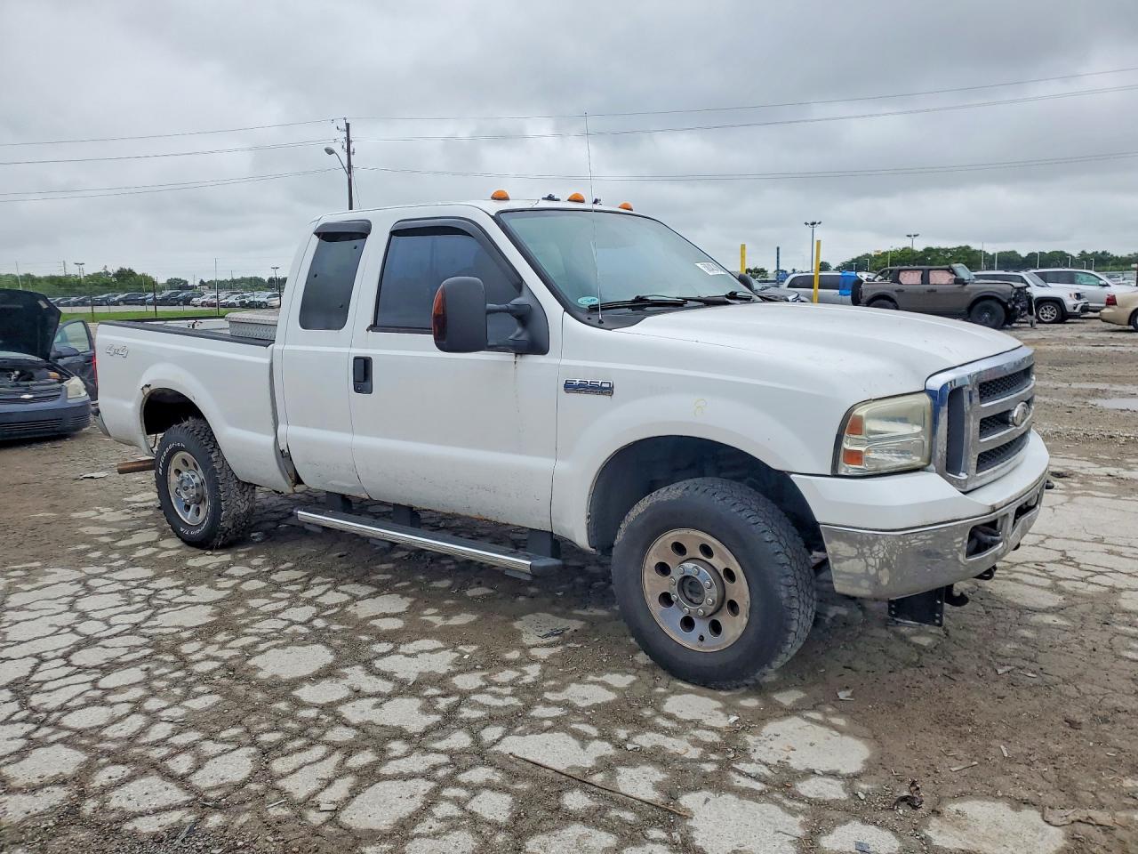 2005 Ford F250 Super Duty White vin: 1FTSX21595EC26087