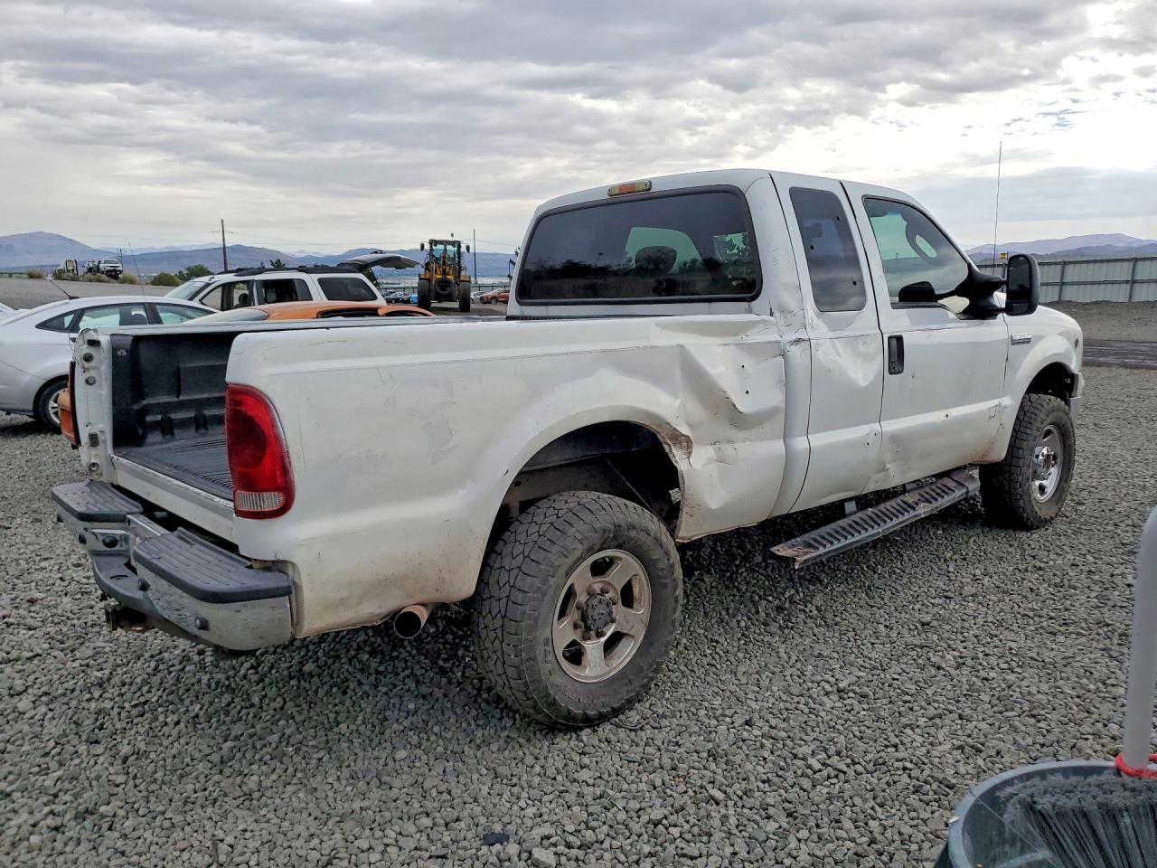 2007 Ford F250 Super Duty White vin: 1FTSX215X7EB31301