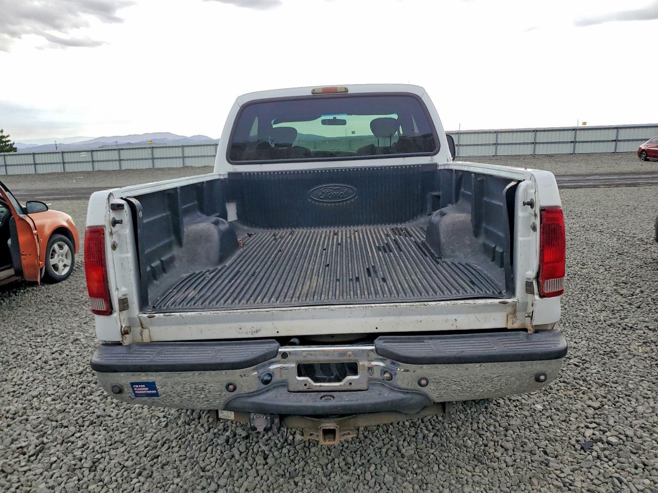 2007 Ford F250 Super Duty White vin: 1FTSX215X7EB31301