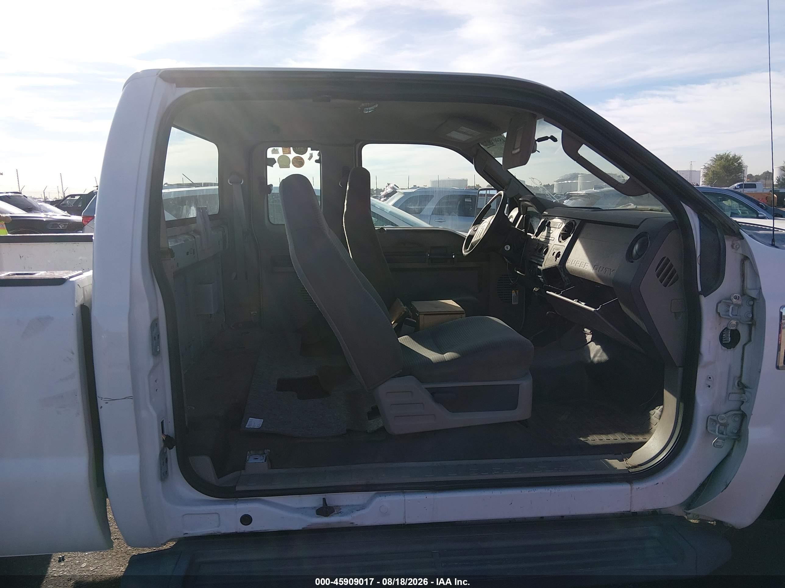 2008 Ford Super Duty F-250 Srw Fx4/lariat/xl/xlt White vin: 1FTSX215X8EC58762