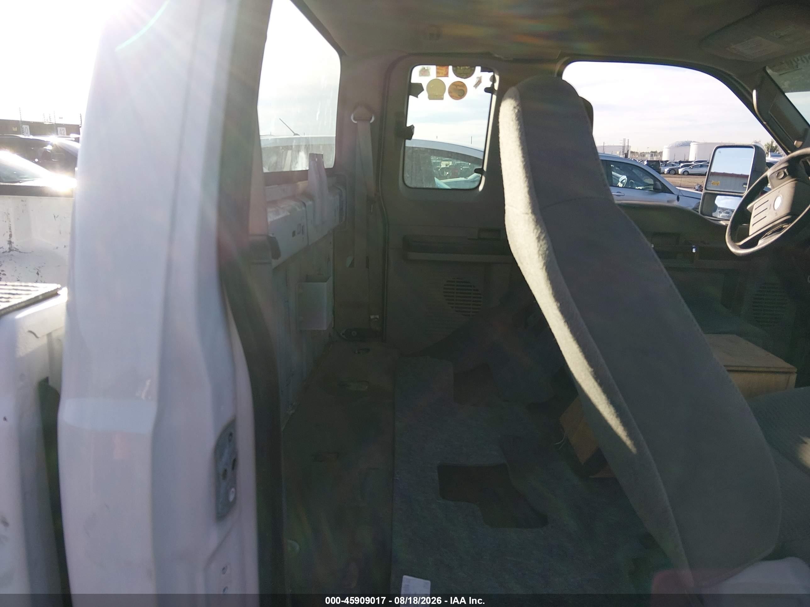 2008 Ford Super Duty F-250 Srw Fx4/lariat/xl/xlt White vin: 1FTSX215X8EC58762