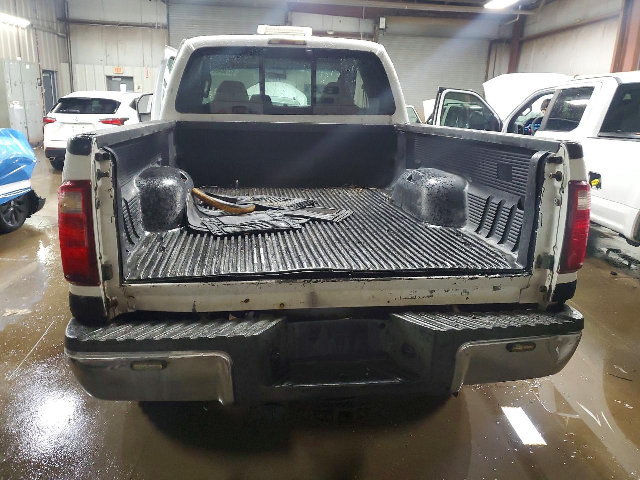 2008 Ford F250 Super Duty White vin: 1FTSX215X8EE15769