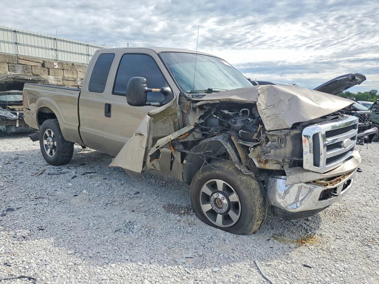 2005 Ford F250 Super Duty Tan vin: 1FTSX21P05EB46906
