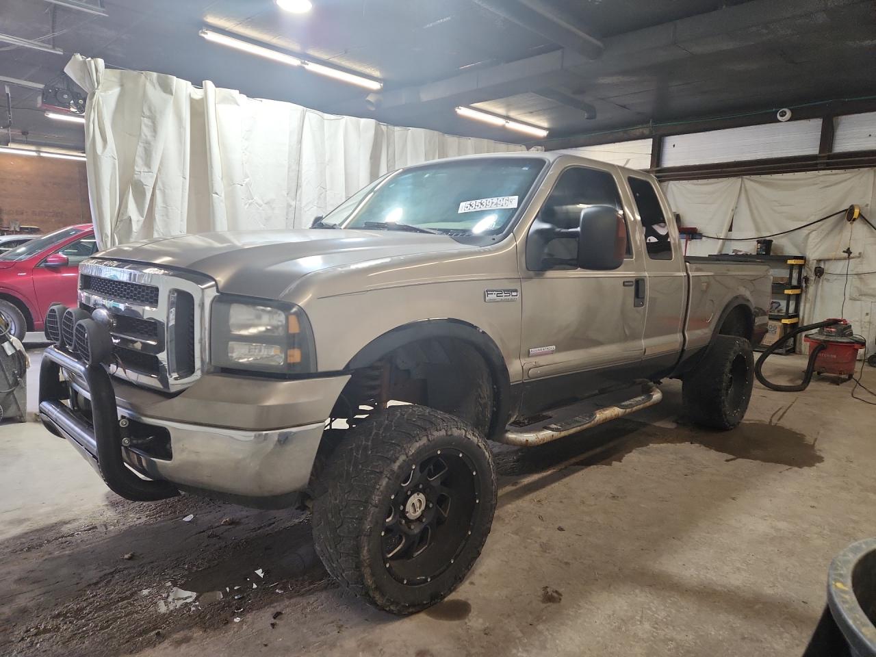 2006 Ford F250 Super Duty Tan vin: 1FTSX21P06EC18902 Damage: Left Front Fender, Oxidized, > 12 Inches