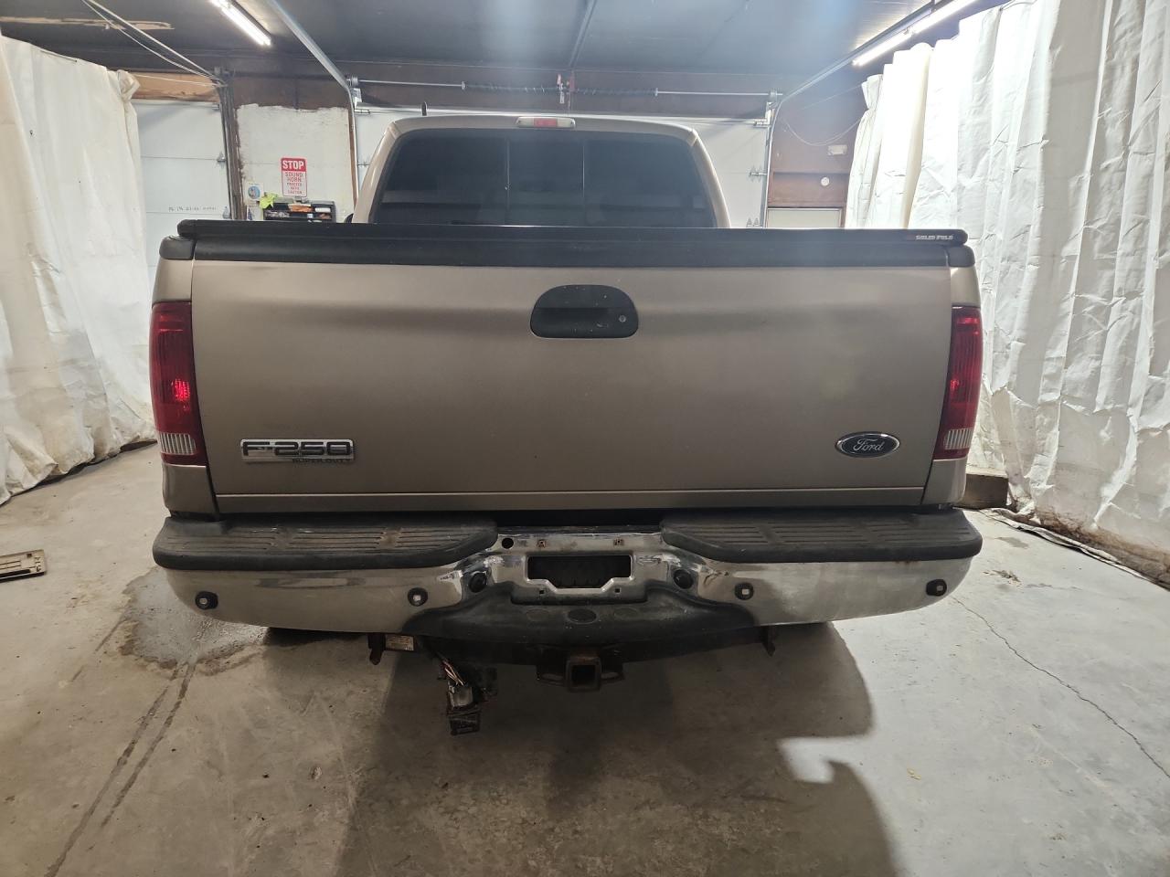 2006 Ford F250 Super Duty Tan vin: 1FTSX21P06EC18902 Damage: Tailgate, Dent(S) W/ Paint Dmg, 7 To 8 Inches