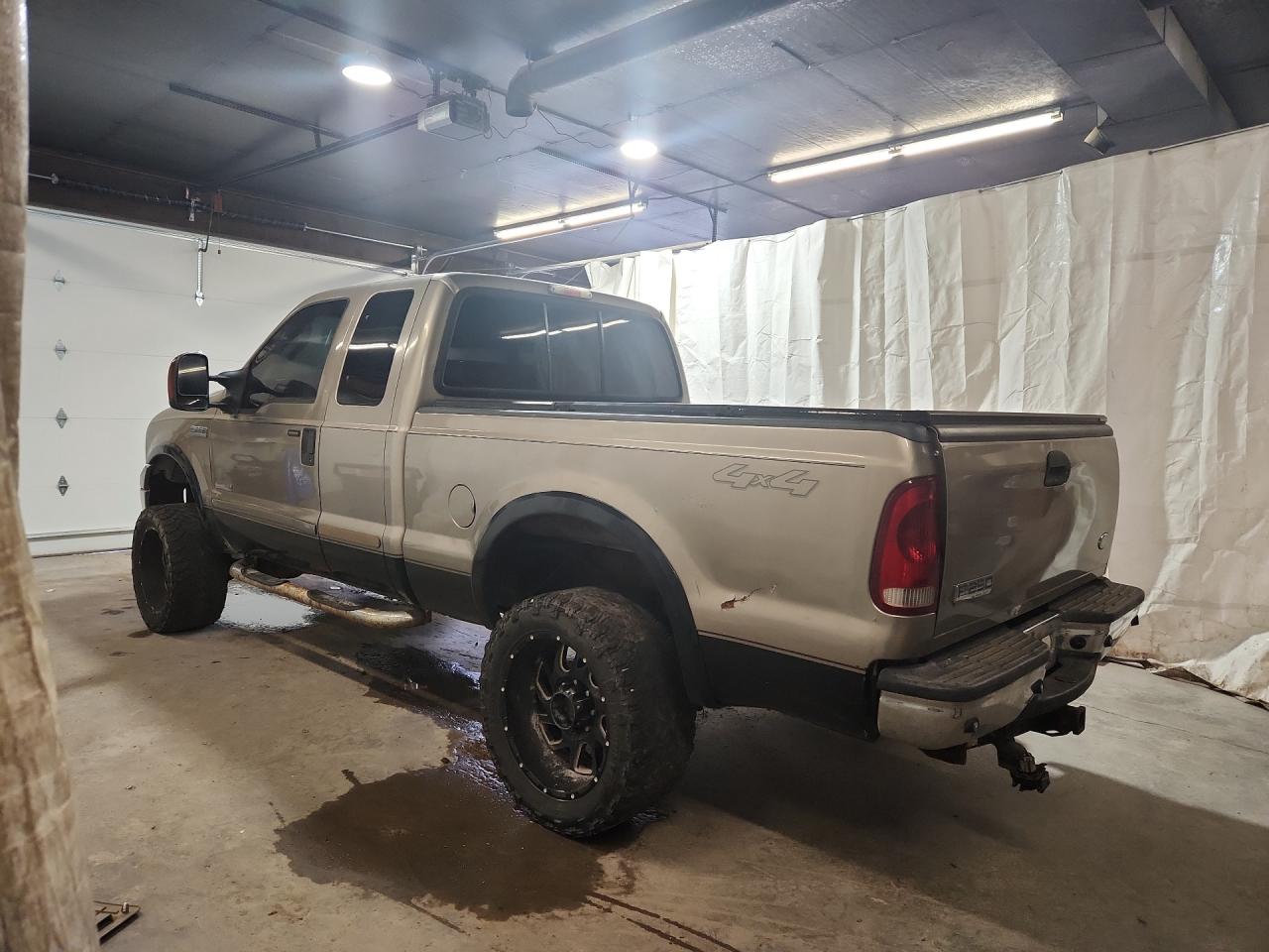 2006 Ford F250 Super Duty Tan vin: 1FTSX21P06EC18902 Damage: Left Running Board, Rust, > 12 Inches