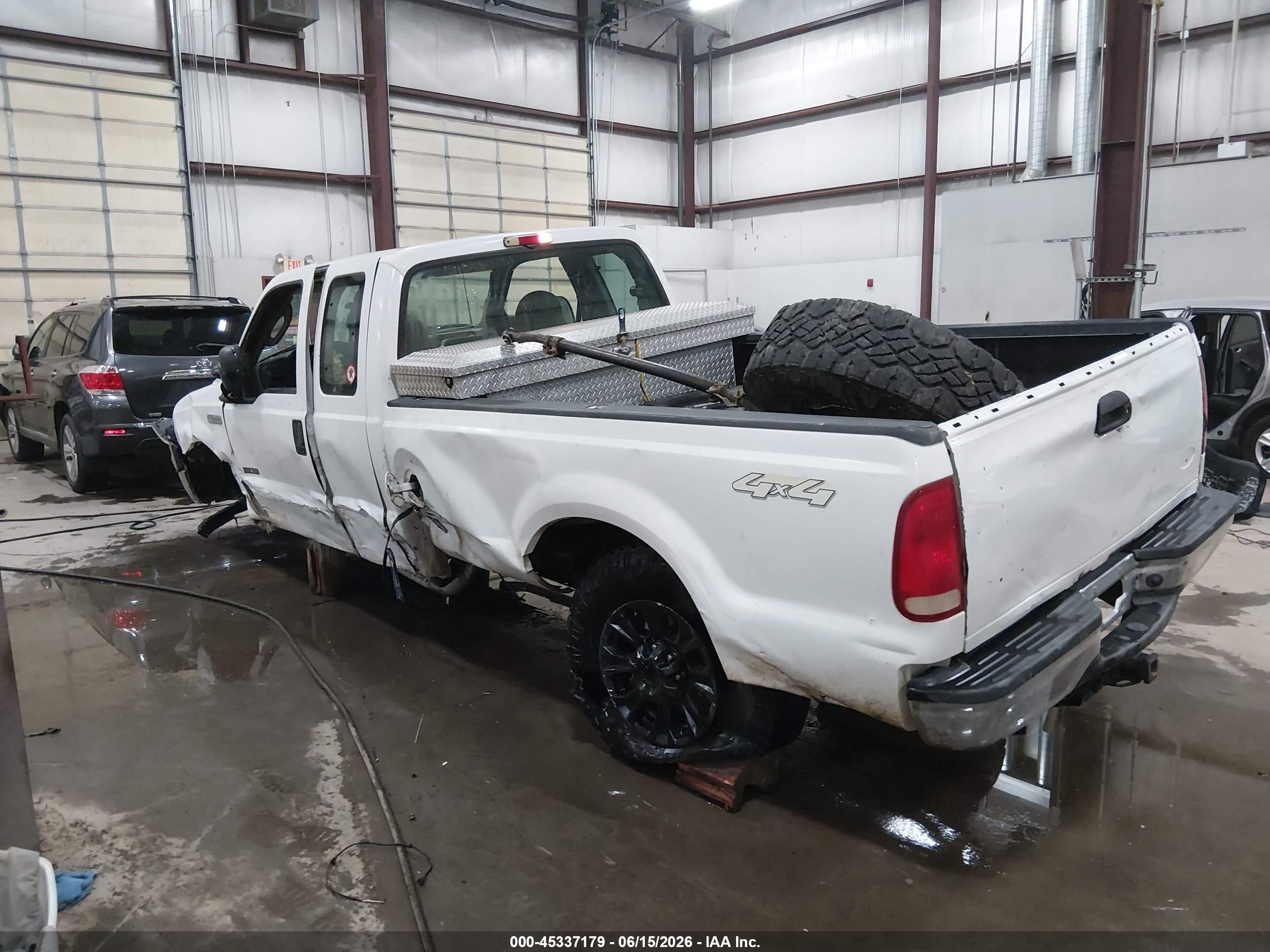 2005 Ford F-250 Lariat/xl/xlt White vin: 1FTSX21P35EC54632