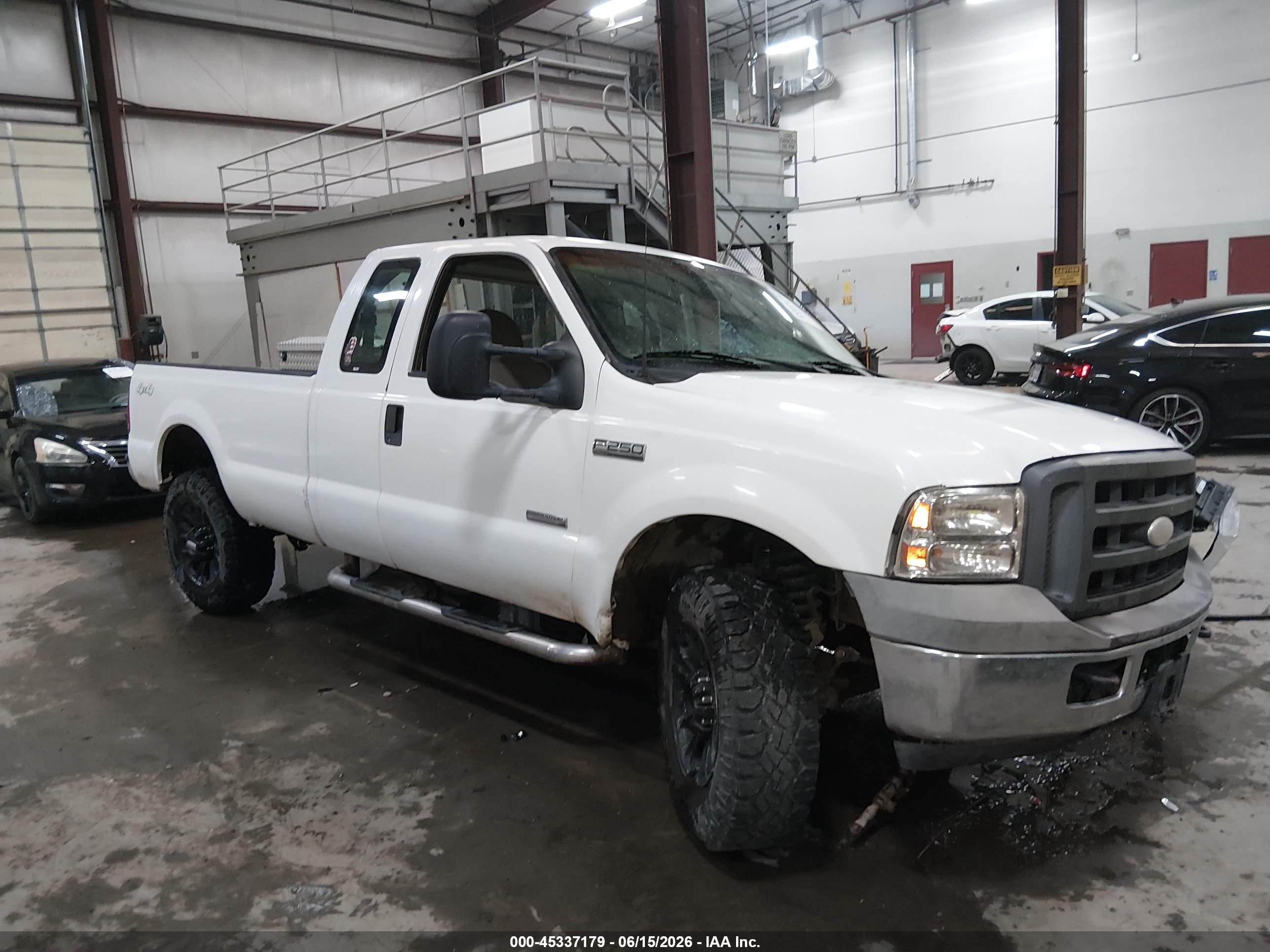 2005 Ford F-250 Lariat/xl/xlt White vin: 1FTSX21P35EC54632