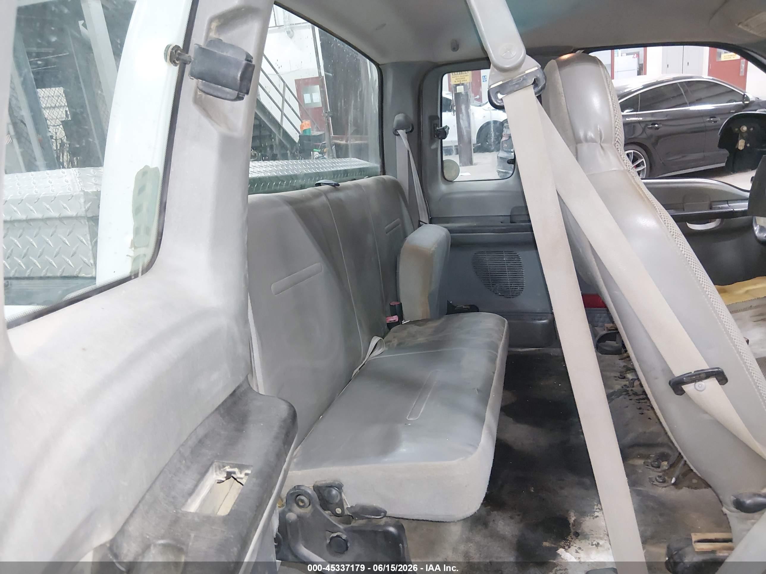 2005 Ford F-250 Lariat/xl/xlt White vin: 1FTSX21P35EC54632