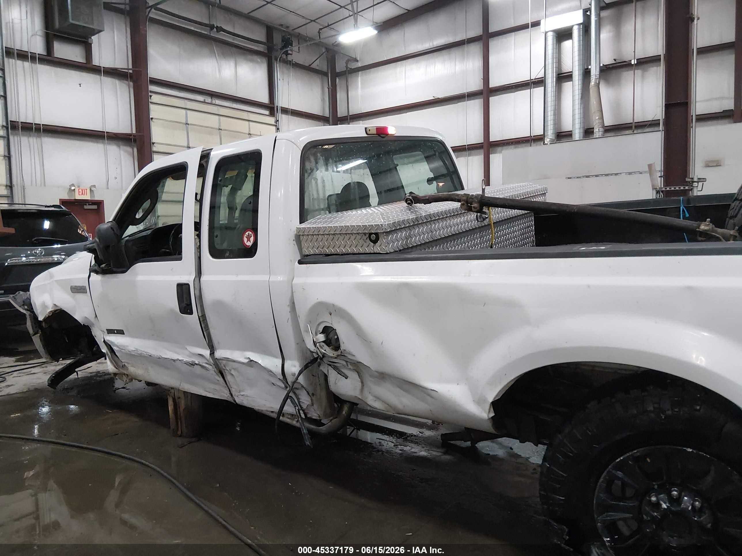 2005 Ford F-250 Lariat/xl/xlt White vin: 1FTSX21P35EC54632