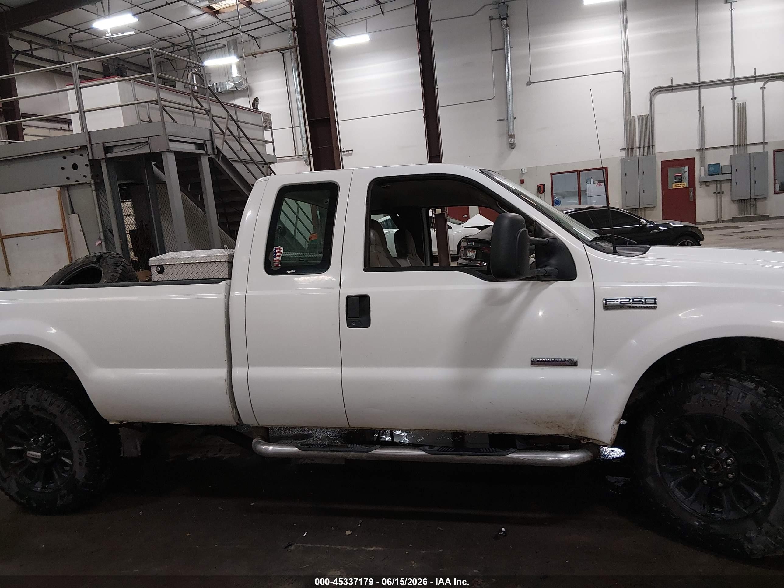 2005 Ford F-250 Lariat/xl/xlt White vin: 1FTSX21P35EC54632