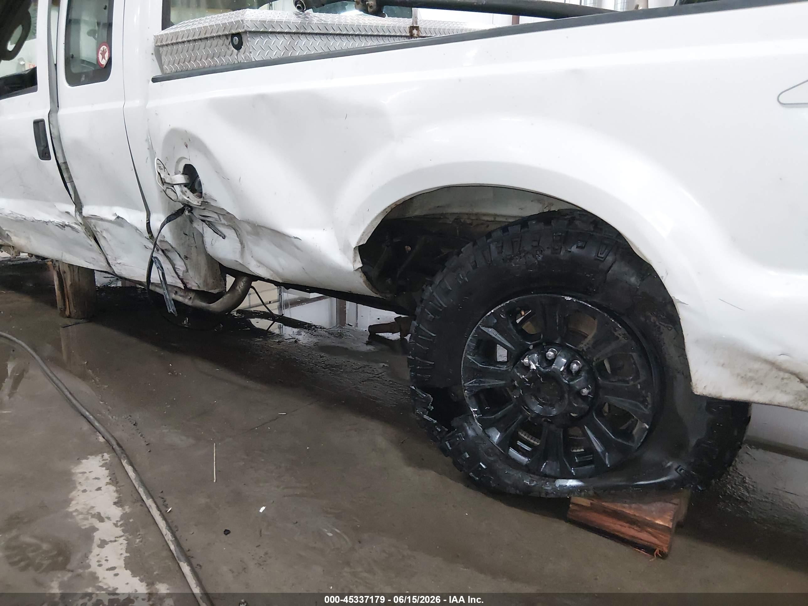 2005 Ford F-250 Lariat/xl/xlt White vin: 1FTSX21P35EC54632