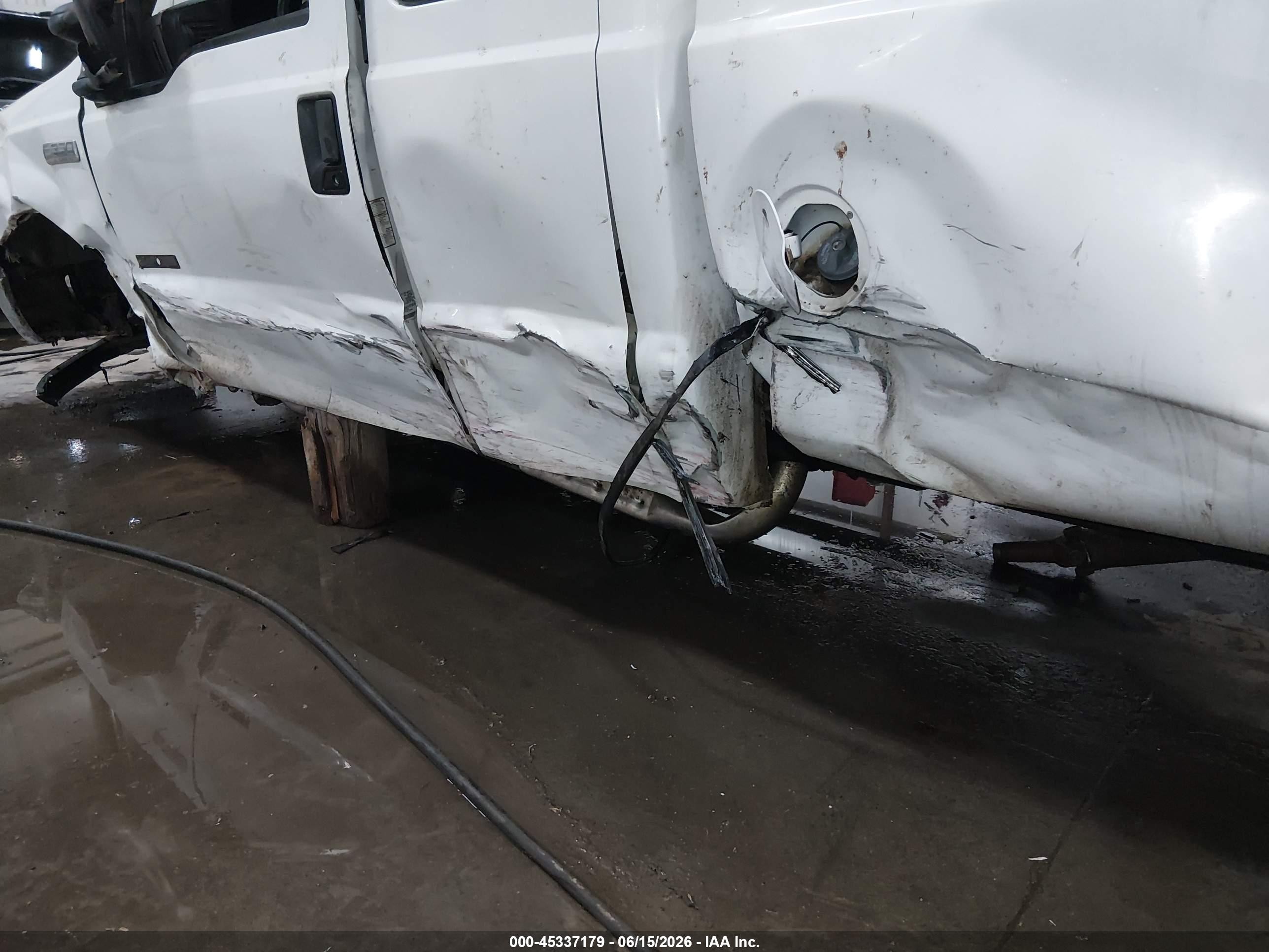 2005 Ford F-250 Lariat/xl/xlt White vin: 1FTSX21P35EC54632