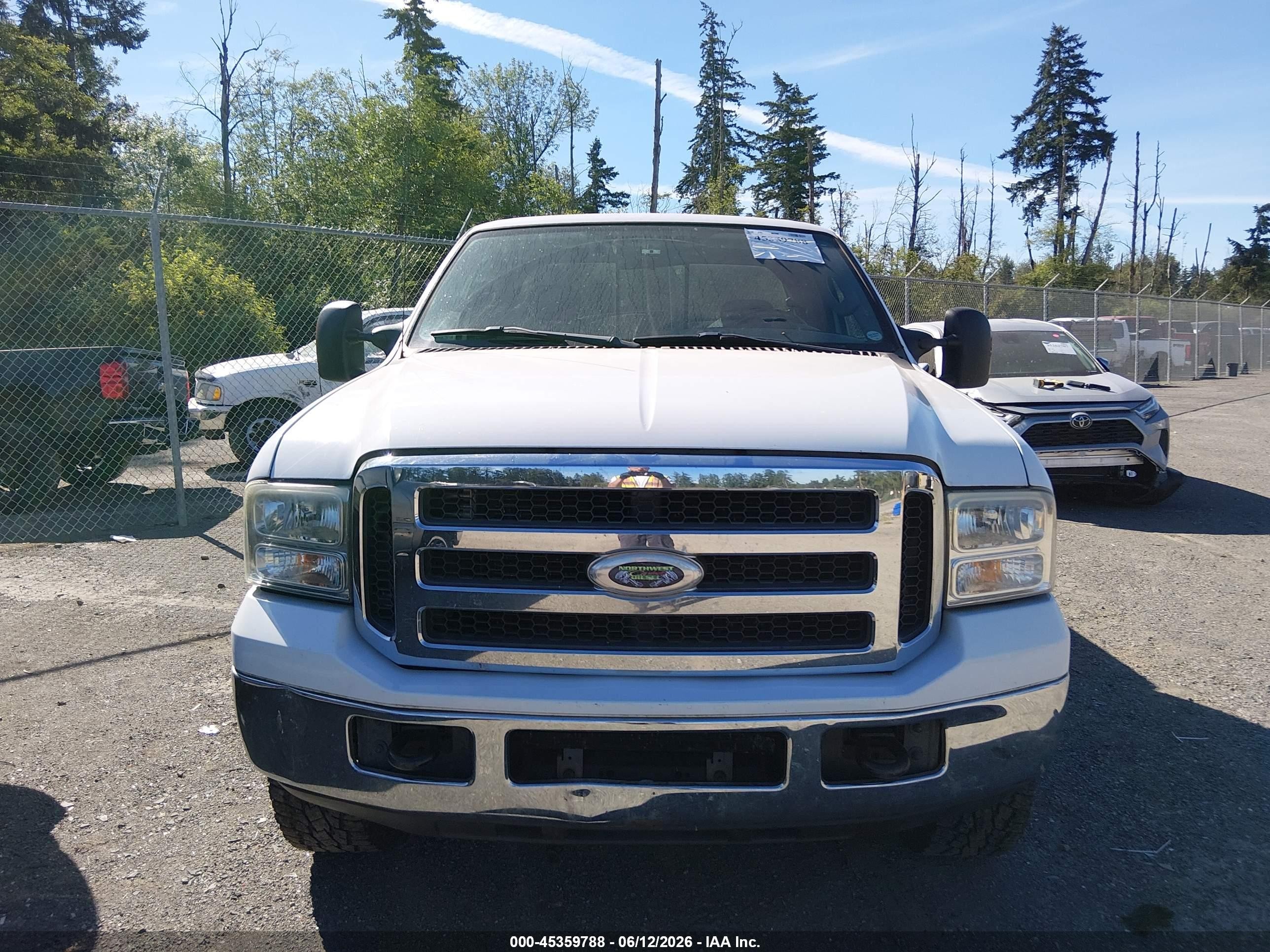 2006 Ford F-250   White vin: 1FTSX21P56EC43374