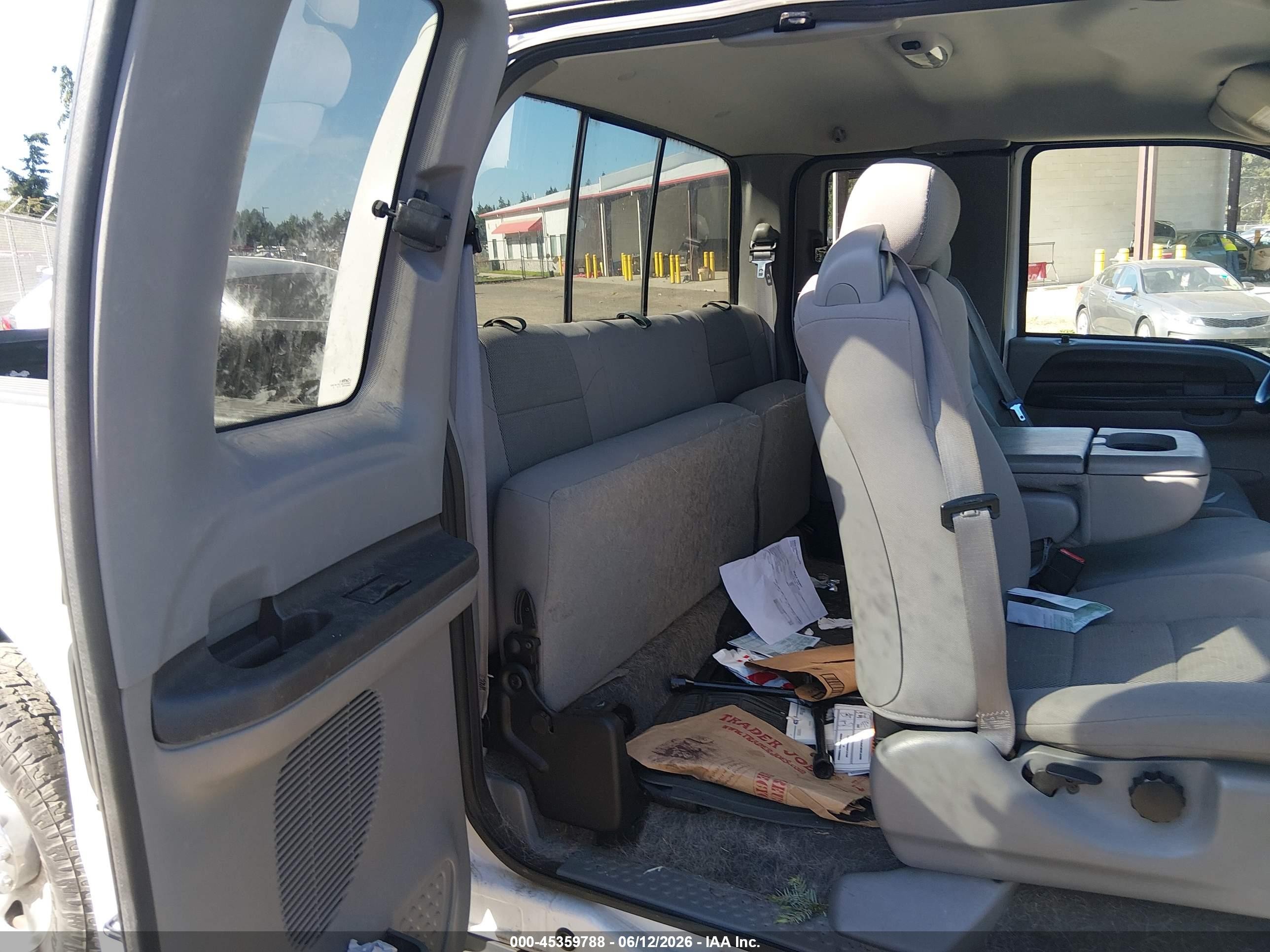 2006 Ford F-250   White vin: 1FTSX21P56EC43374