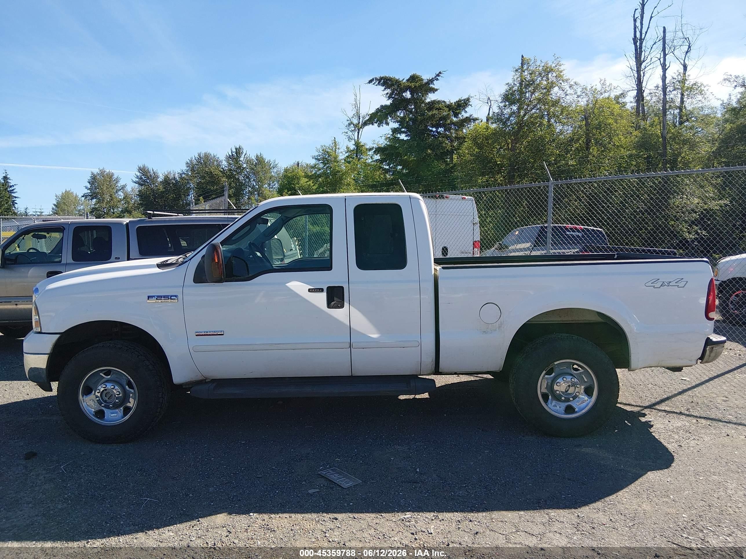 2006 Ford F-250   White vin: 1FTSX21P56EC43374