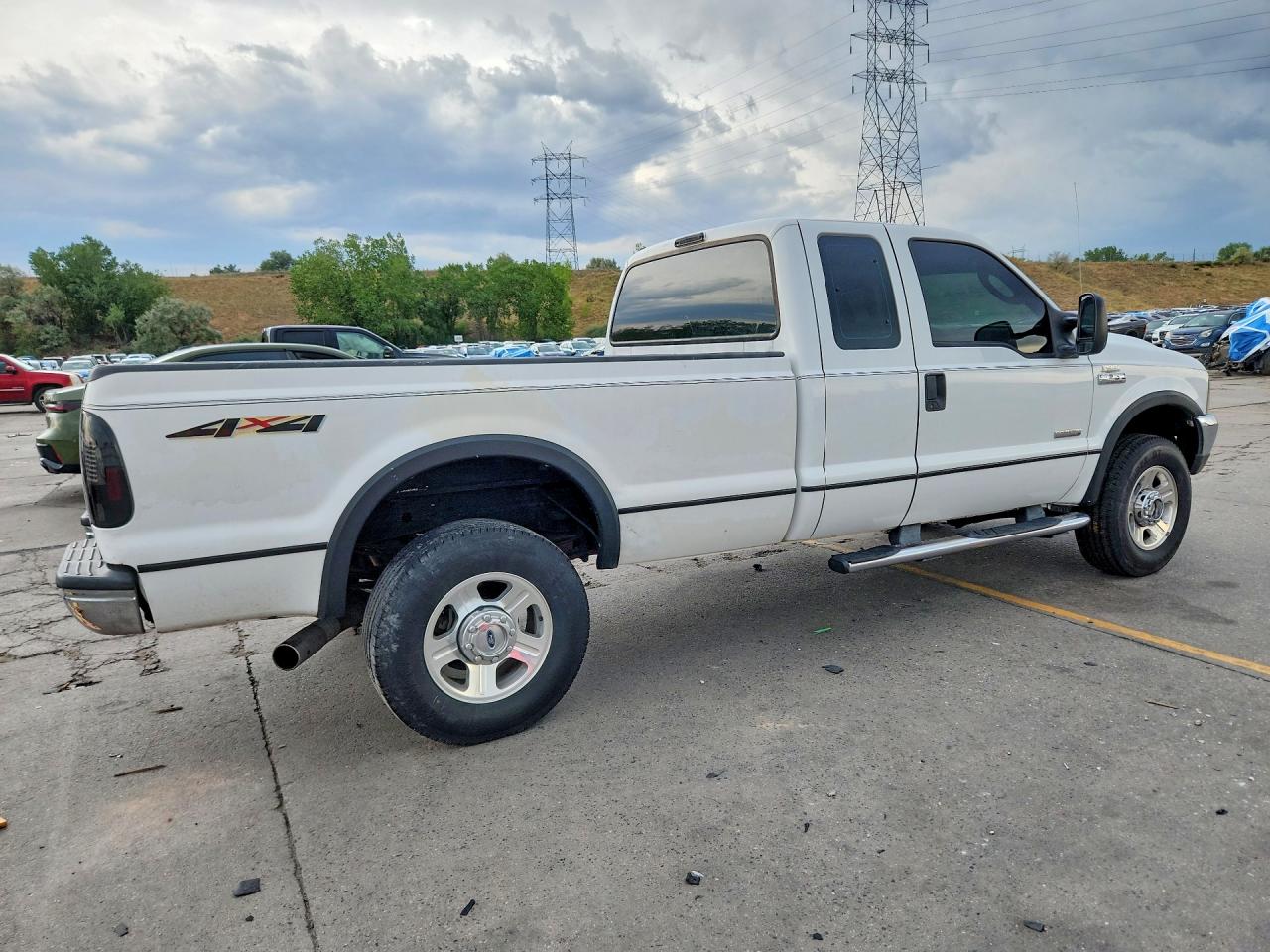 2005 Ford F250 Super Duty White vin: 1FTSX21P95ED18270