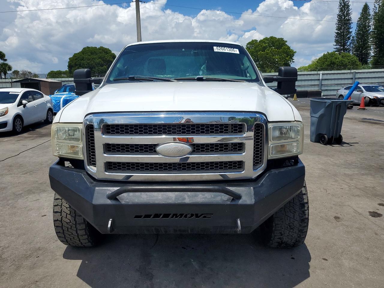 2005 Ford F250 Super Duty White vin: 1FTSX21PX5EB30468