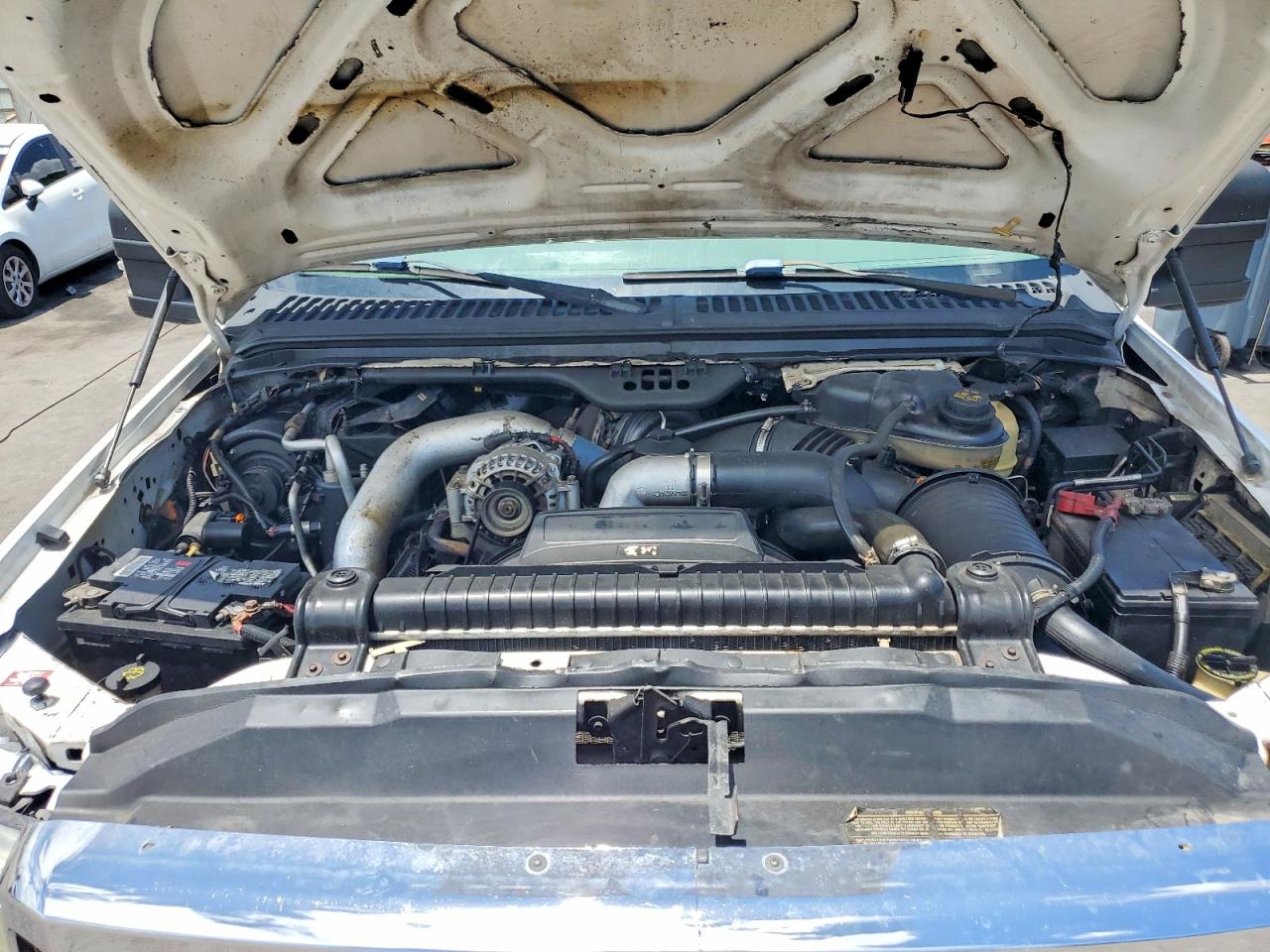 2005 Ford F250 Super Duty White vin: 1FTSX21PX5EB30468