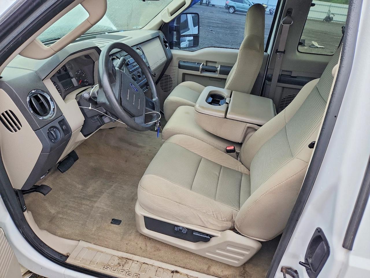 2008 Ford F250 Super Duty White vin: 1FTSX21R08EB97196
