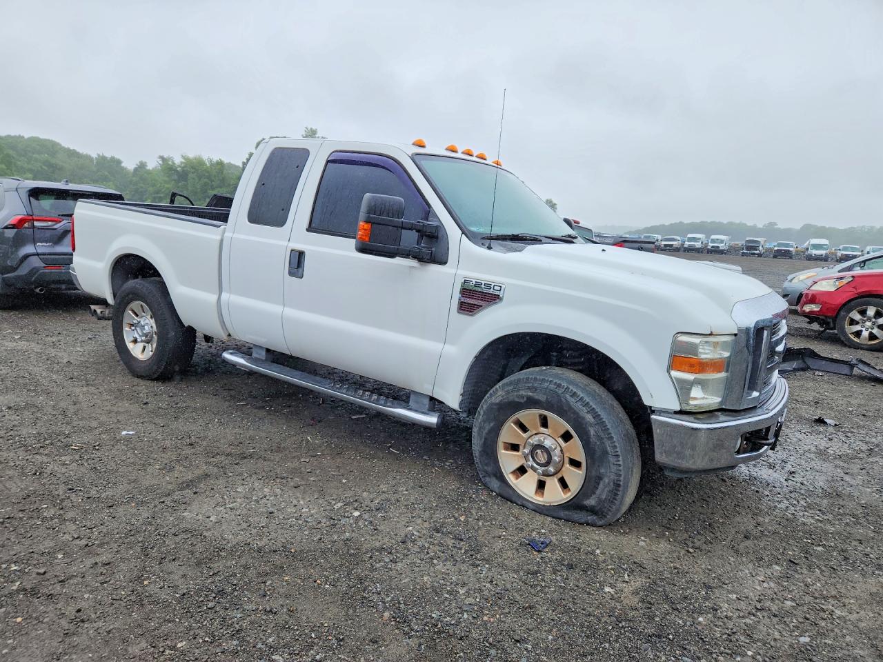 2008 Ford F250 Super Duty White vin: 1FTSX21R08EB97196