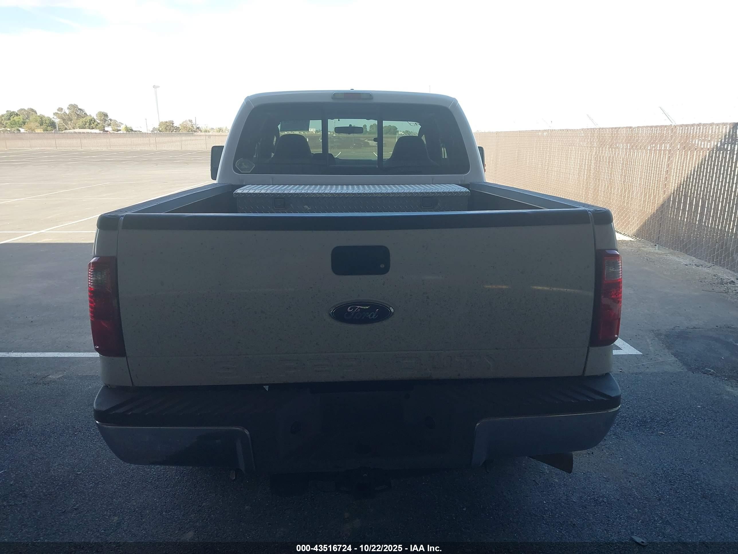 2008 Ford F-250 Xlt White vin: 1FTSX21R18EA76113