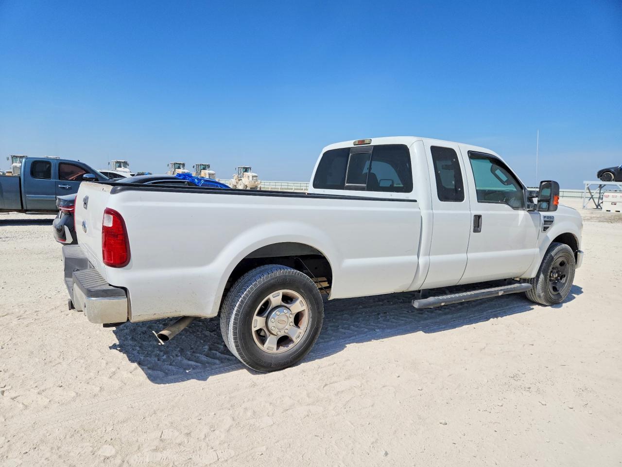 2010 Ford F250 Super Duty White vin: 1FTSX2A53AEA19057
