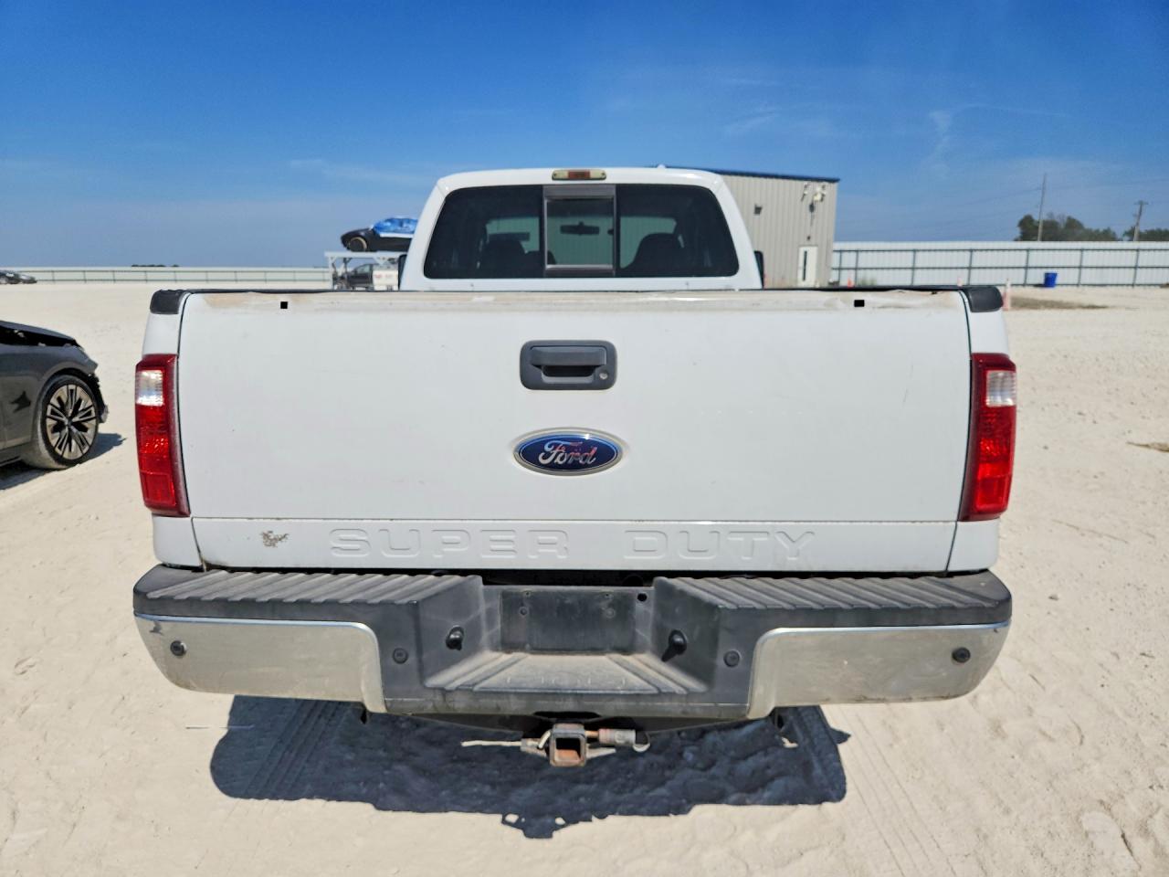 2010 Ford F250 Super Duty White vin: 1FTSX2A53AEA19057