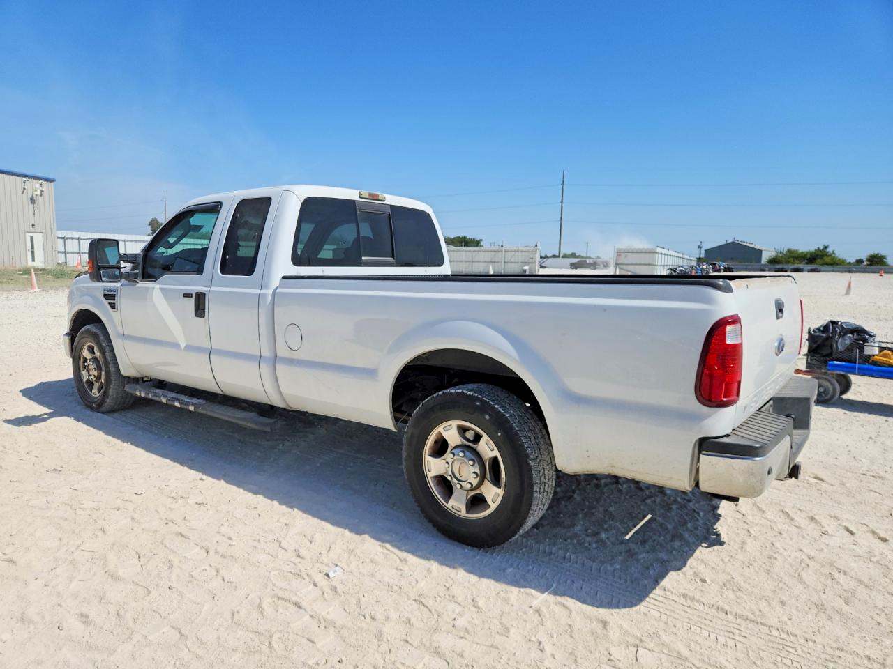 2010 Ford F250 Super Duty White vin: 1FTSX2A53AEA19057
