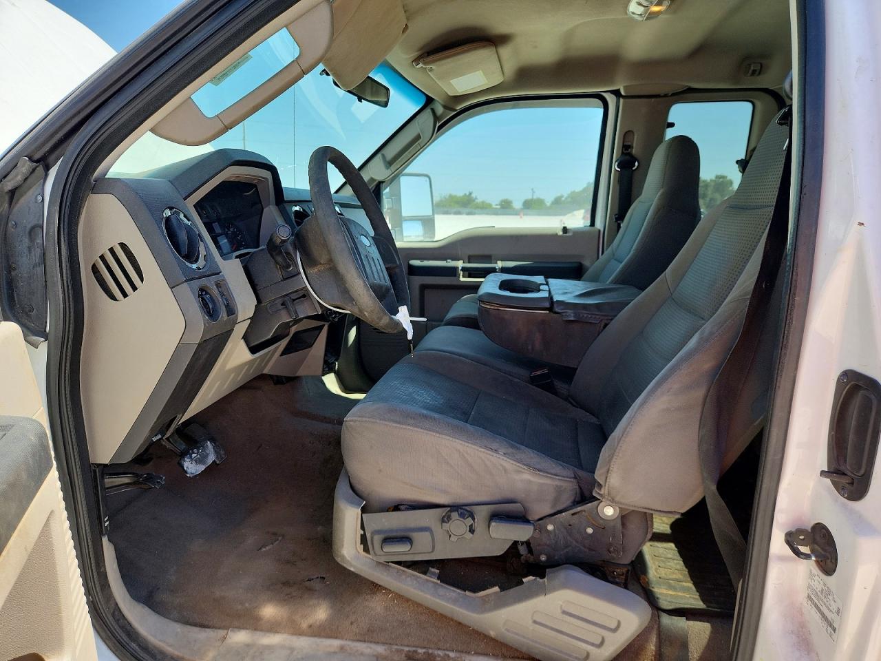 2010 Ford F250 Super Duty White vin: 1FTSX2A53AEA19057