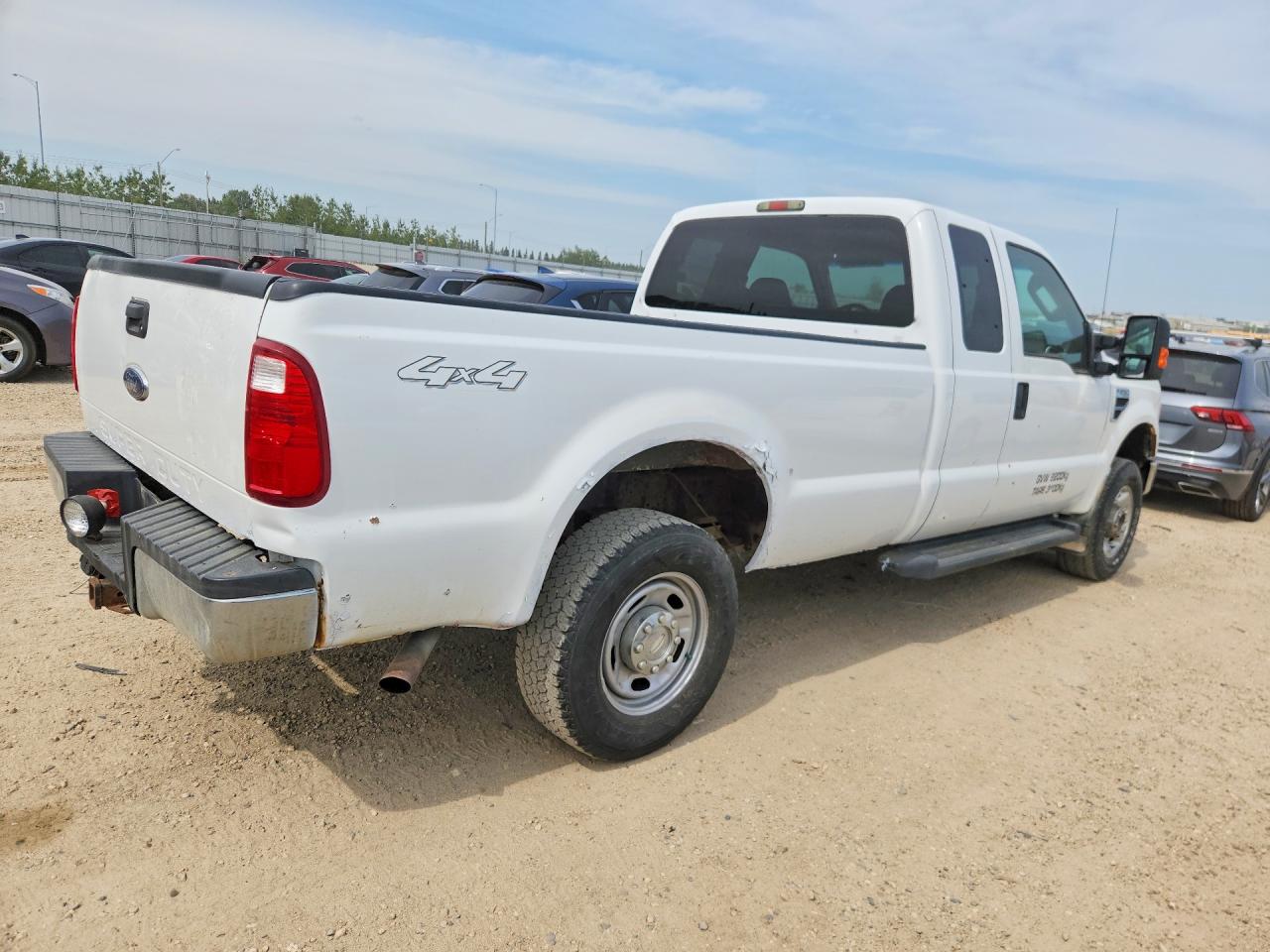 2010 Ford F250 Super Duty White vin: 1FTSX2B54AEA30194