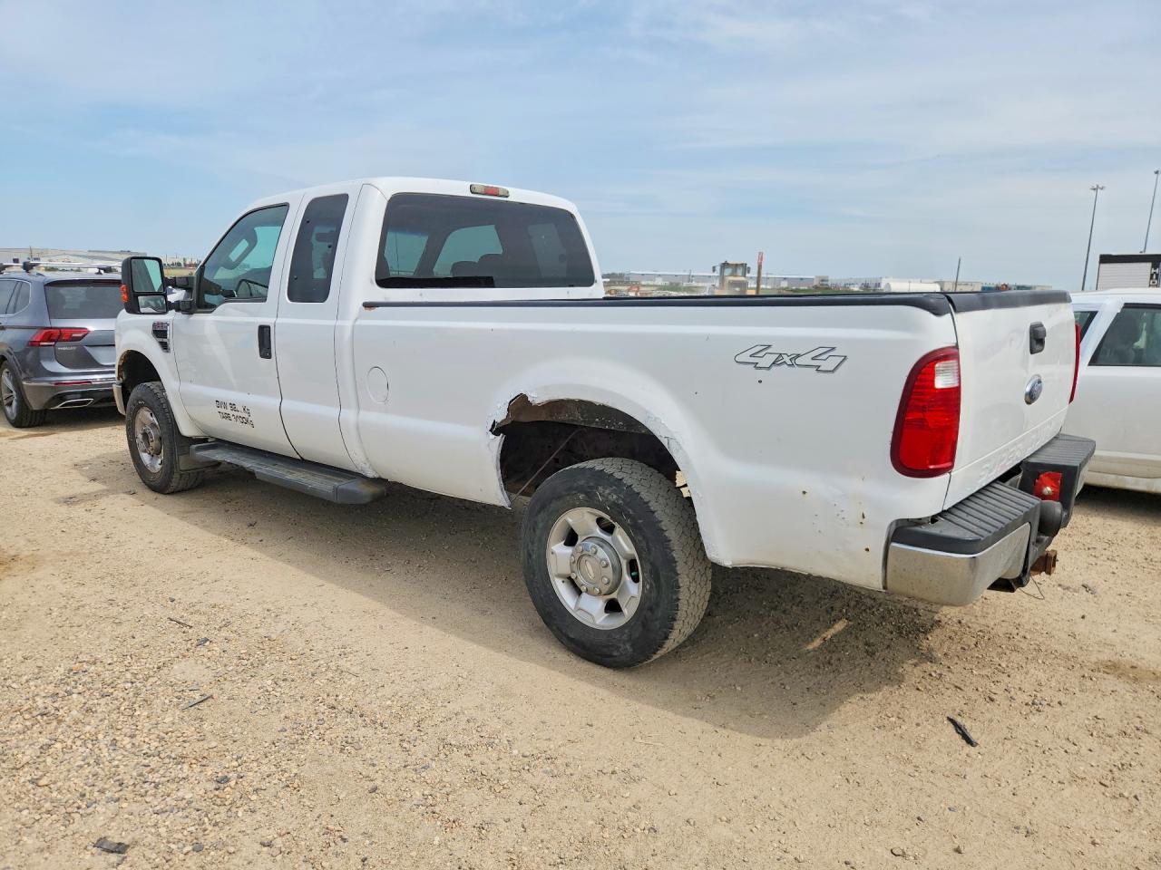 2010 Ford F250 Super Duty White vin: 1FTSX2B54AEA30194