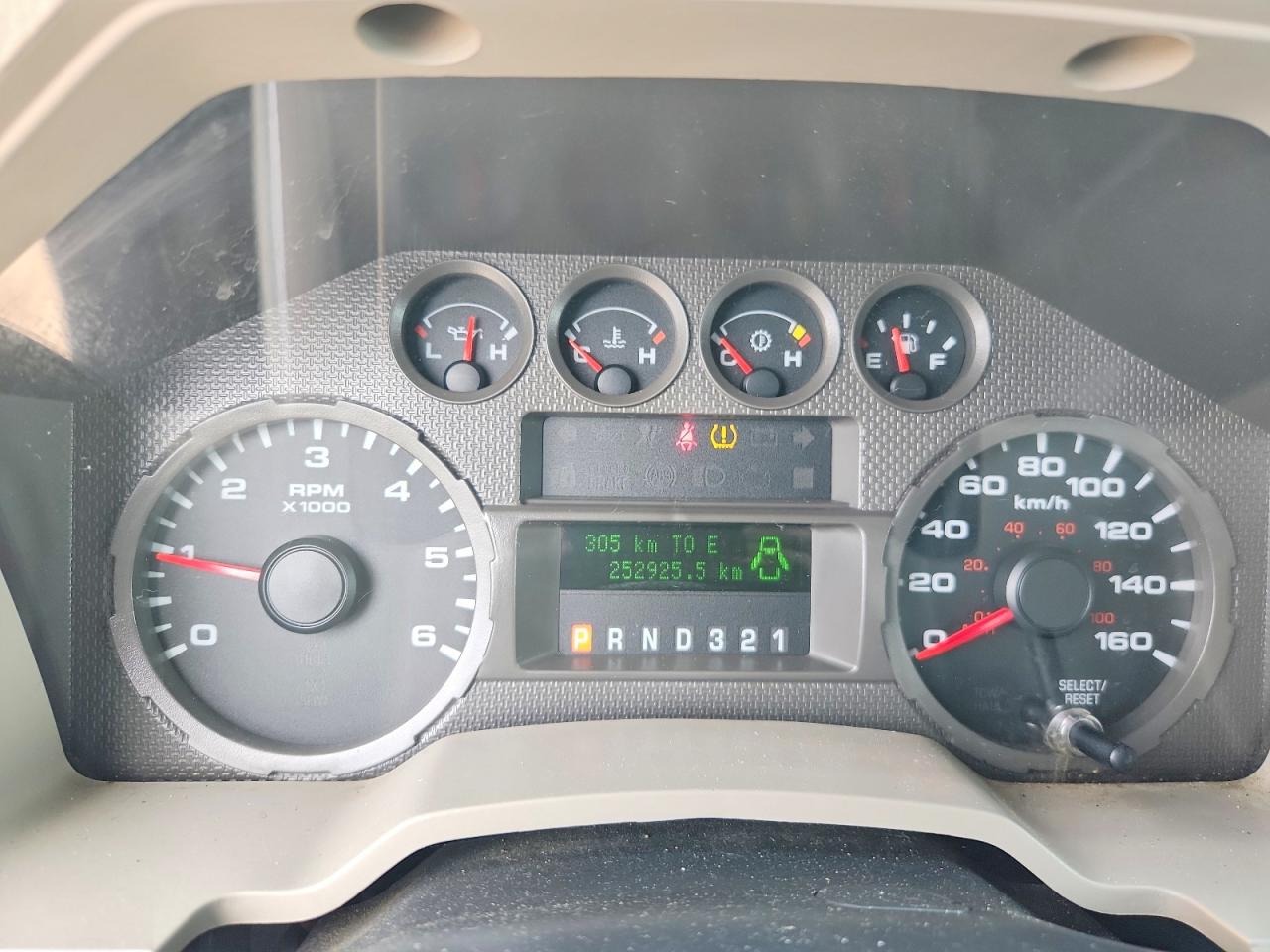 2010 Ford F250 Super Duty White vin: 1FTSX2B54AEA30194