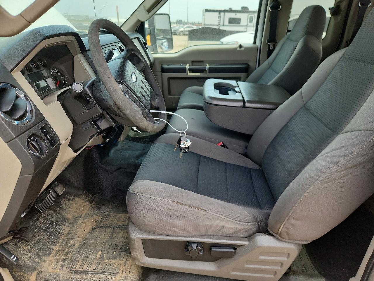 2010 Ford F250 Super Duty White vin: 1FTSX2B54AEA30194